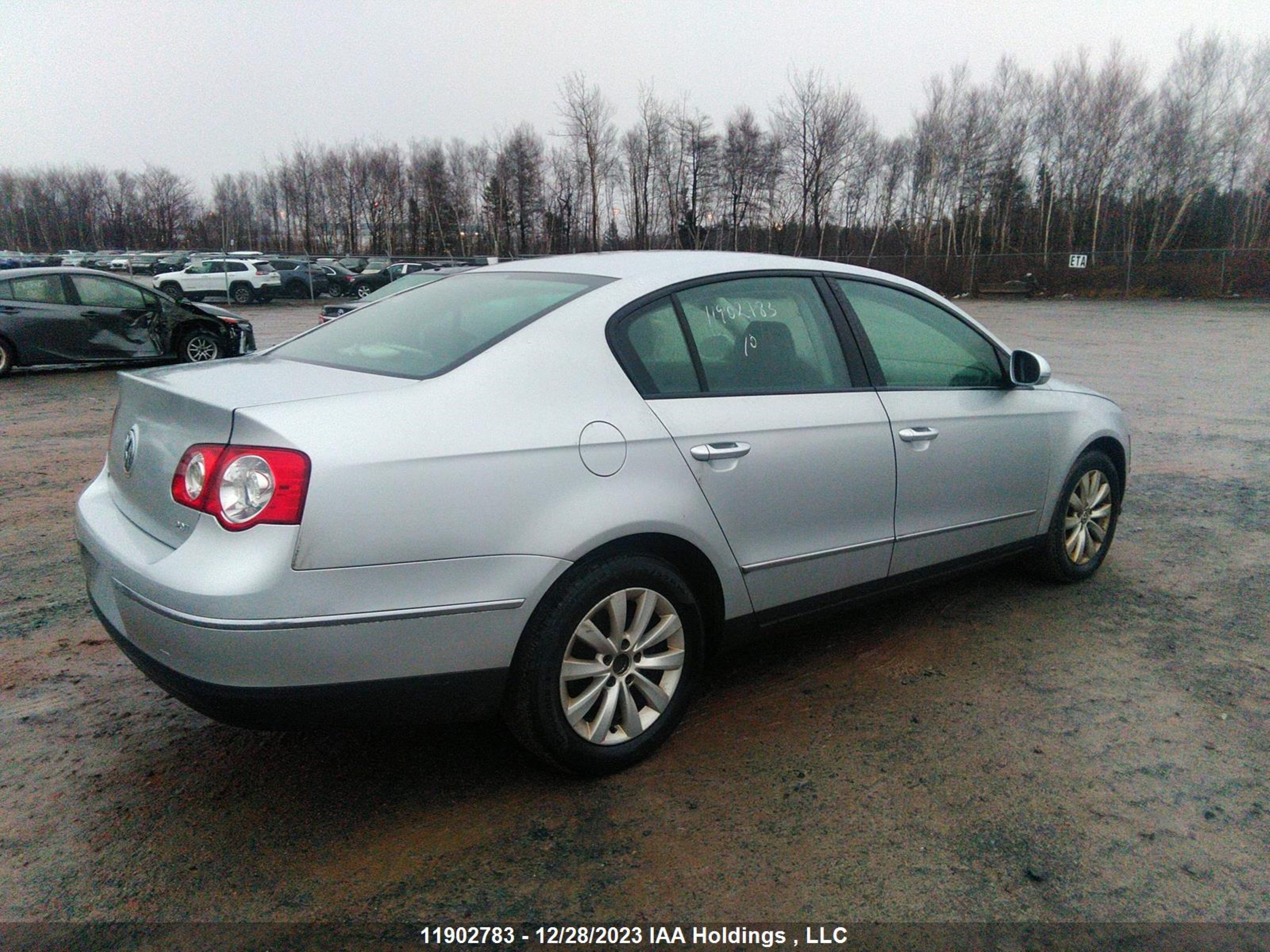 Photo 3 VIN: WVWAK9AN6AE110245 - VOLKSWAGEN PASSAT 