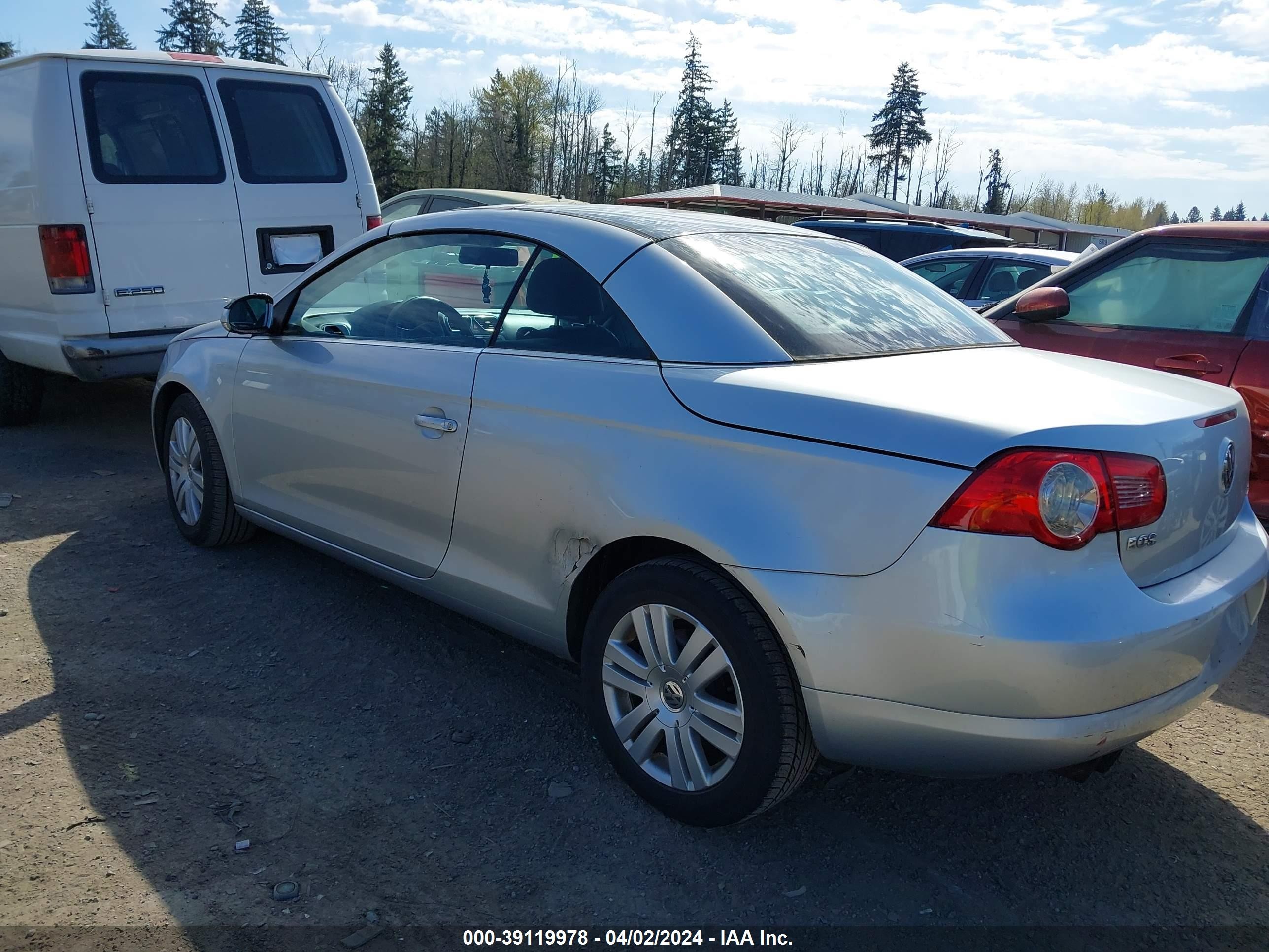 Photo 2 VIN: WVWBA71FX8V015606 - VOLKSWAGEN EOS 