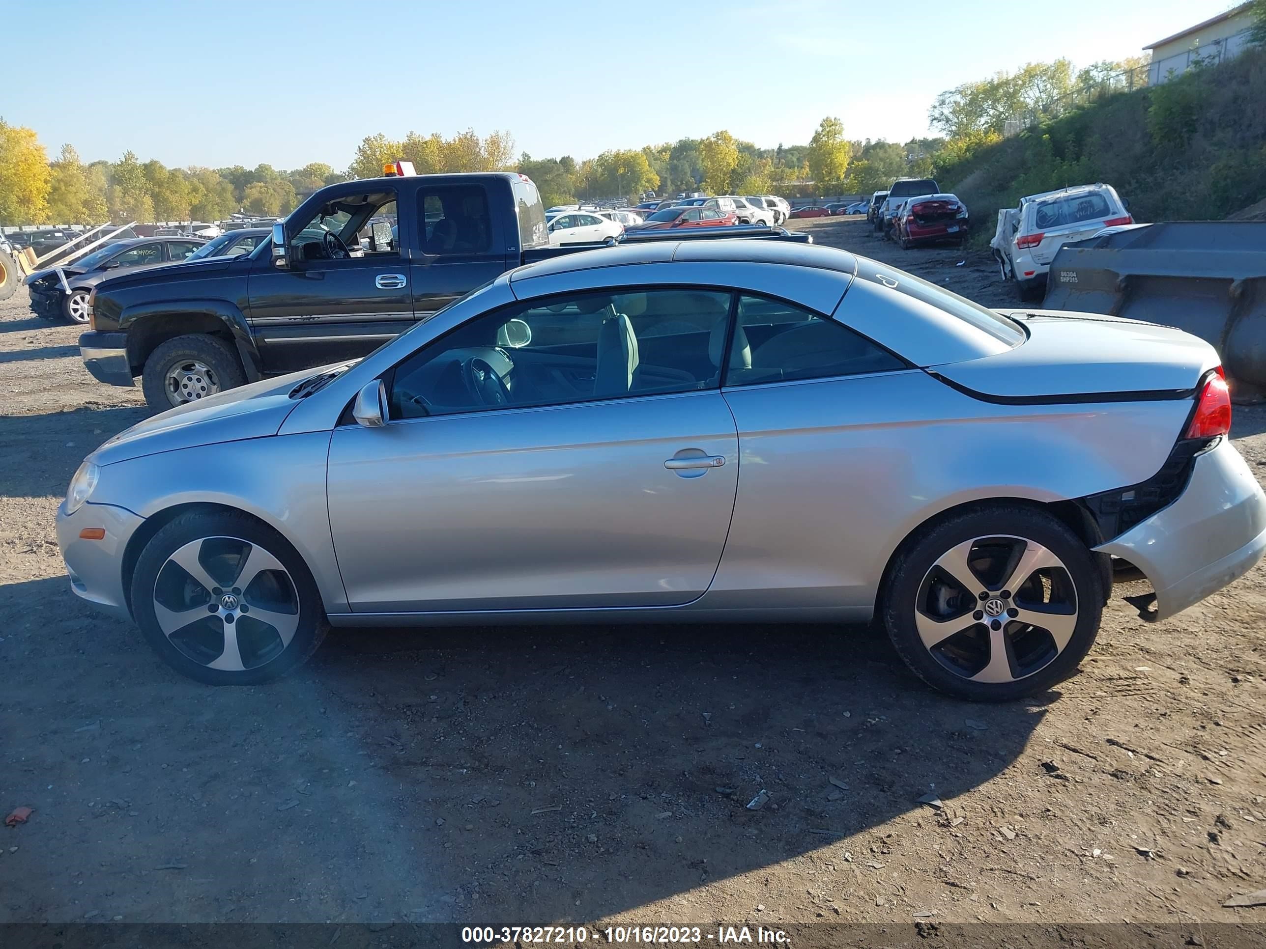 Photo 13 VIN: WVWBA71FX8V022068 - VOLKSWAGEN EOS 