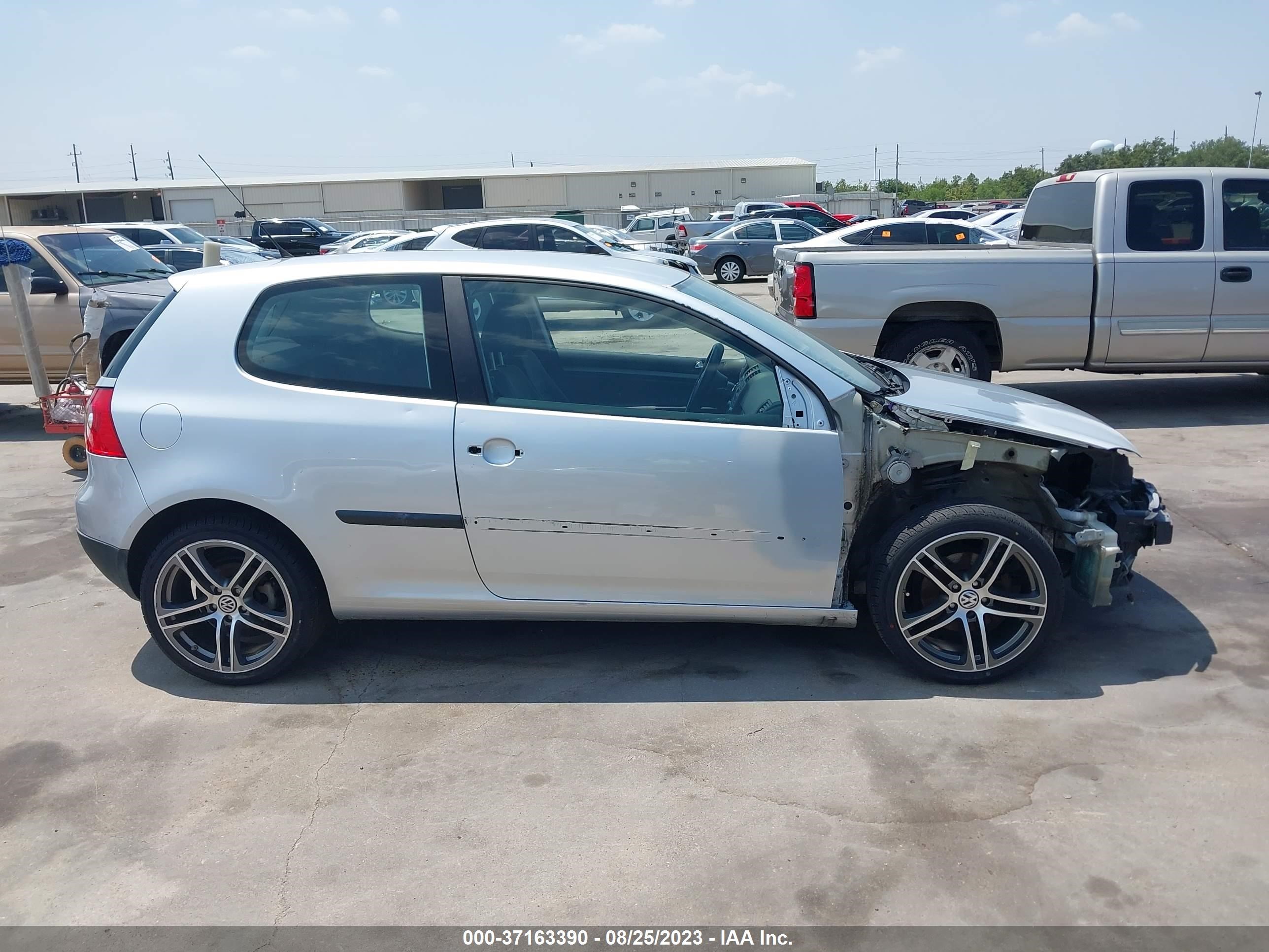 Photo 13 VIN: WVWBA71KX9W135429 - VOLKSWAGEN GOLF 