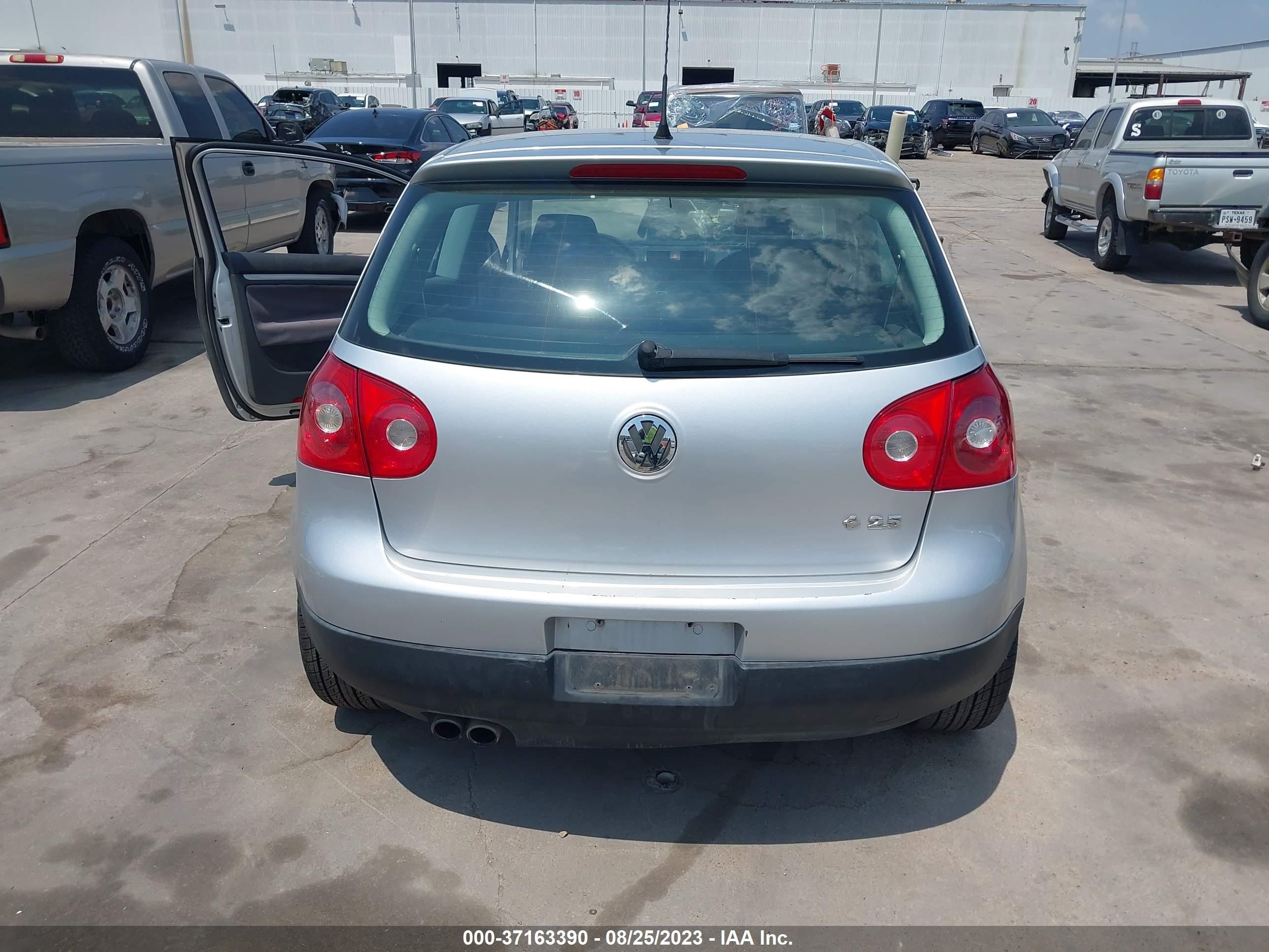 Photo 16 VIN: WVWBA71KX9W135429 - VOLKSWAGEN GOLF 