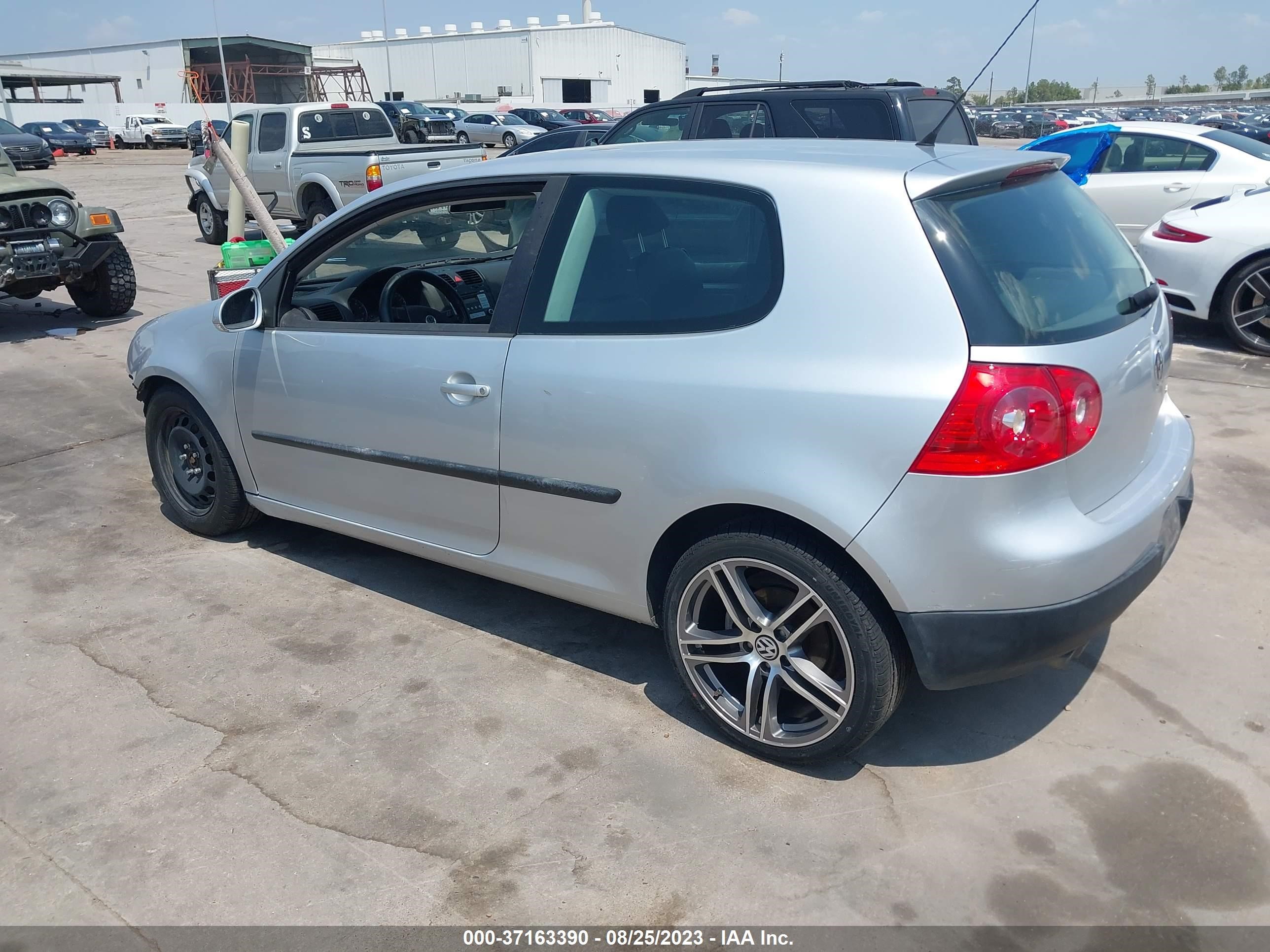 Photo 2 VIN: WVWBA71KX9W135429 - VOLKSWAGEN GOLF 