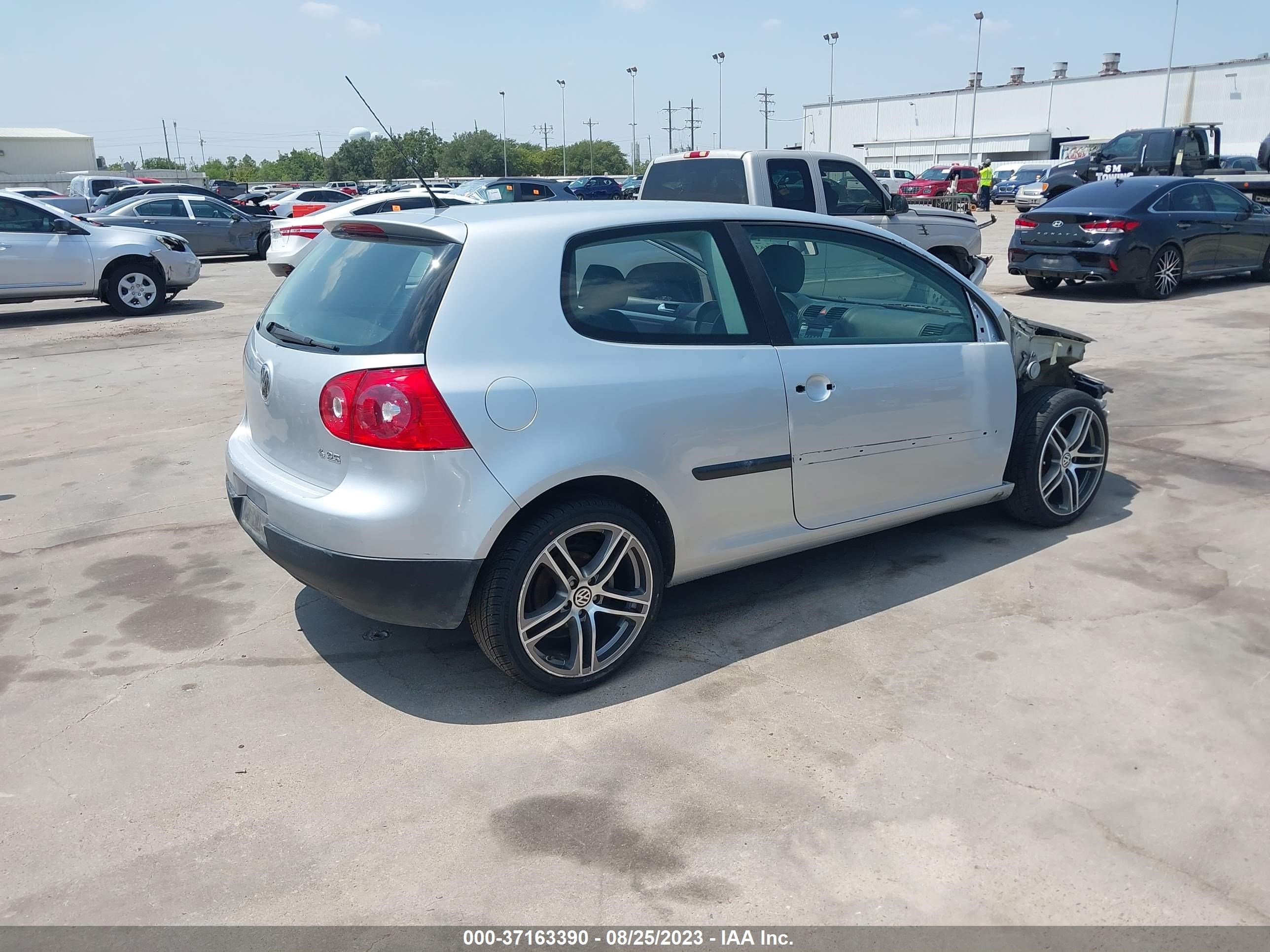 Photo 3 VIN: WVWBA71KX9W135429 - VOLKSWAGEN GOLF 