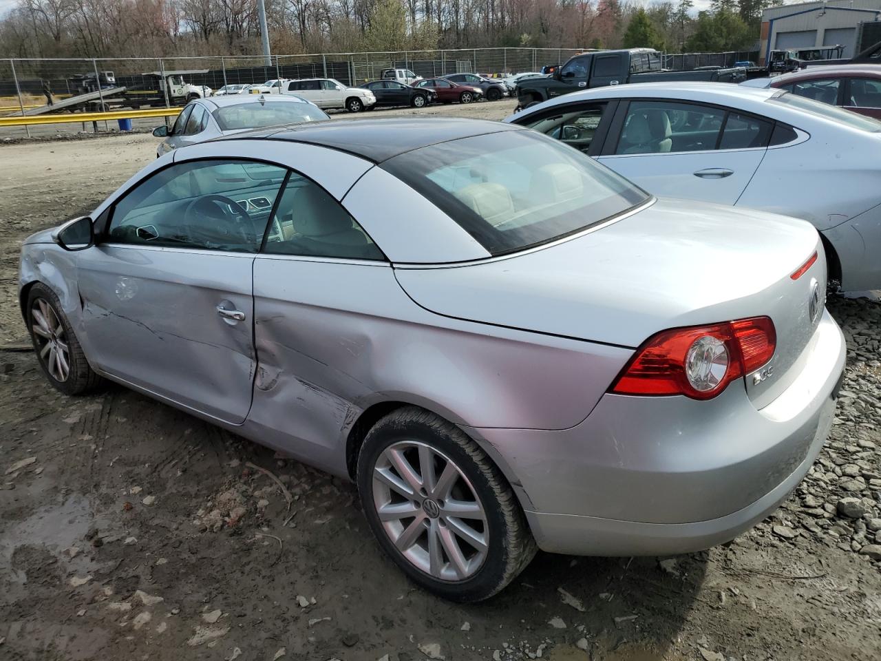 Photo 1 VIN: WVWBA7AH2BV000333 - VOLKSWAGEN EOS 