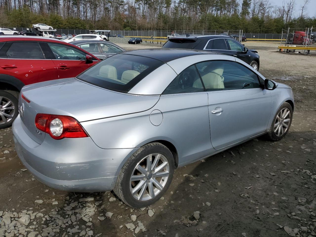 Photo 2 VIN: WVWBA7AH2BV000333 - VOLKSWAGEN EOS 