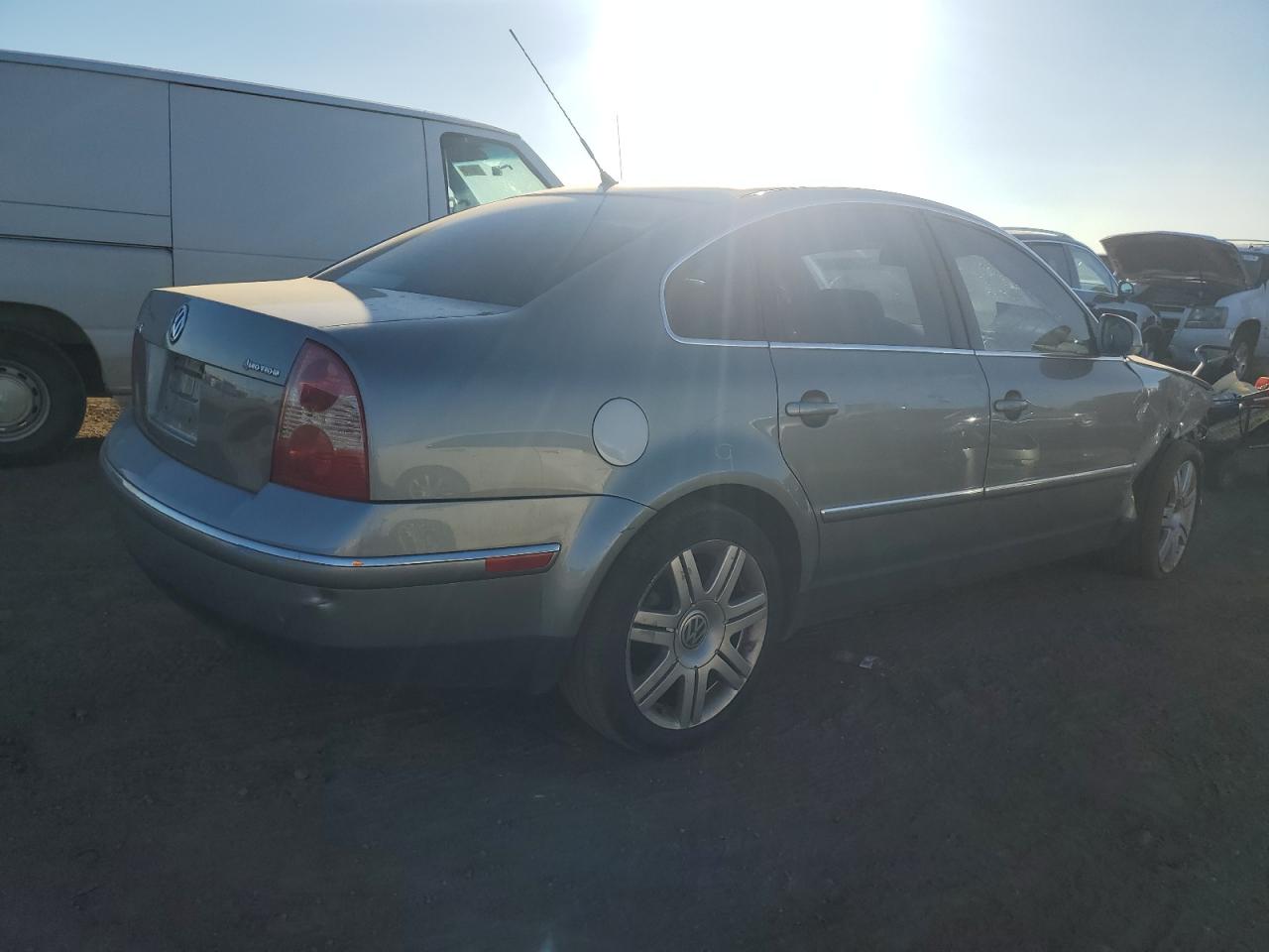 Photo 2 VIN: WVWBD63B35P022411 - VOLKSWAGEN PASSAT 