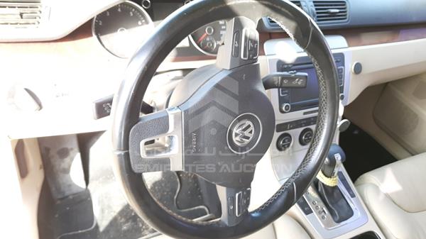 Photo 11 VIN: WVWBK23C3AE056085 - VOLKSWAGEN PASSAT 