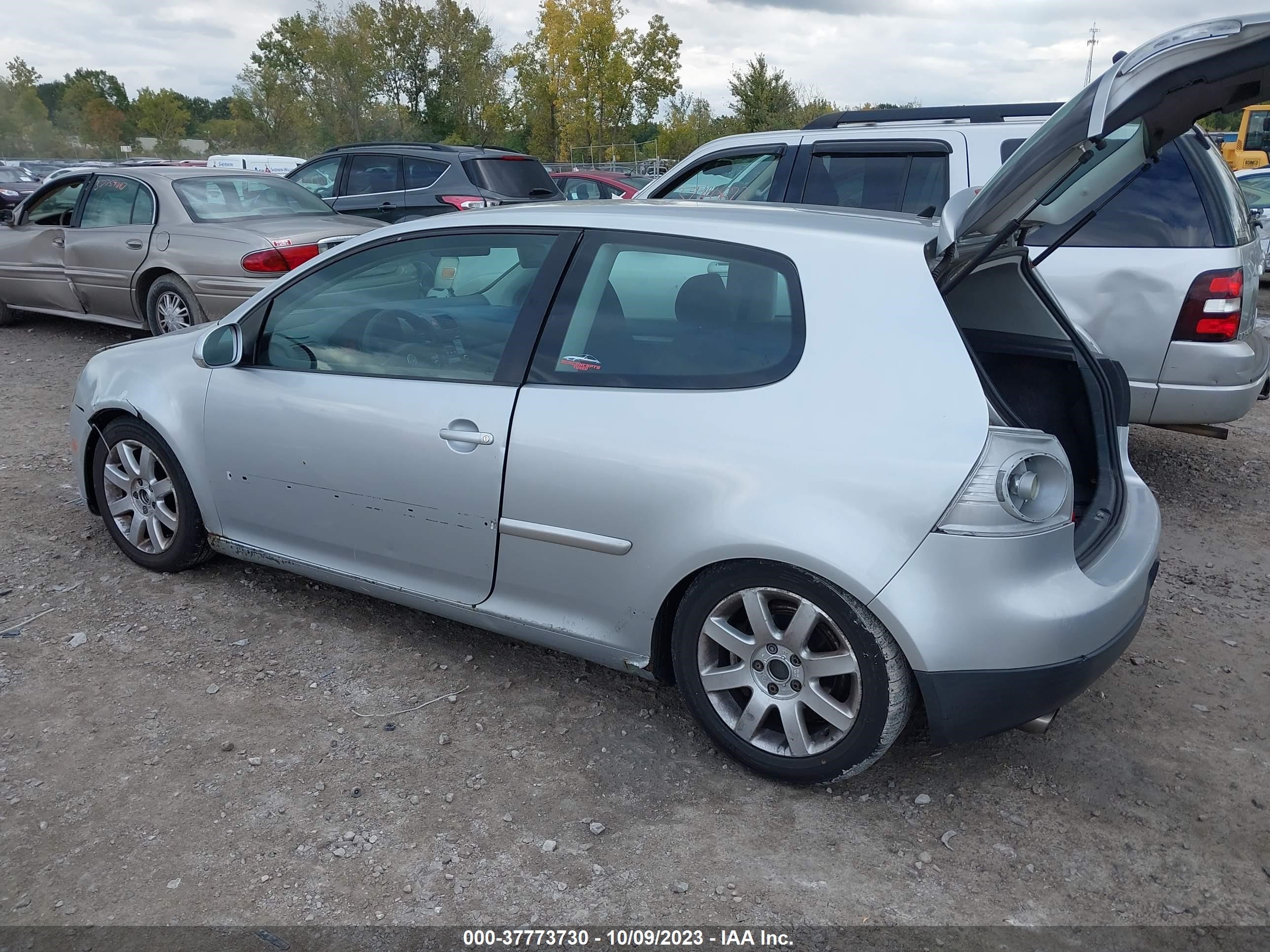 Photo 2 VIN: WVWBR71K87W186823 - VOLKSWAGEN GOLF 