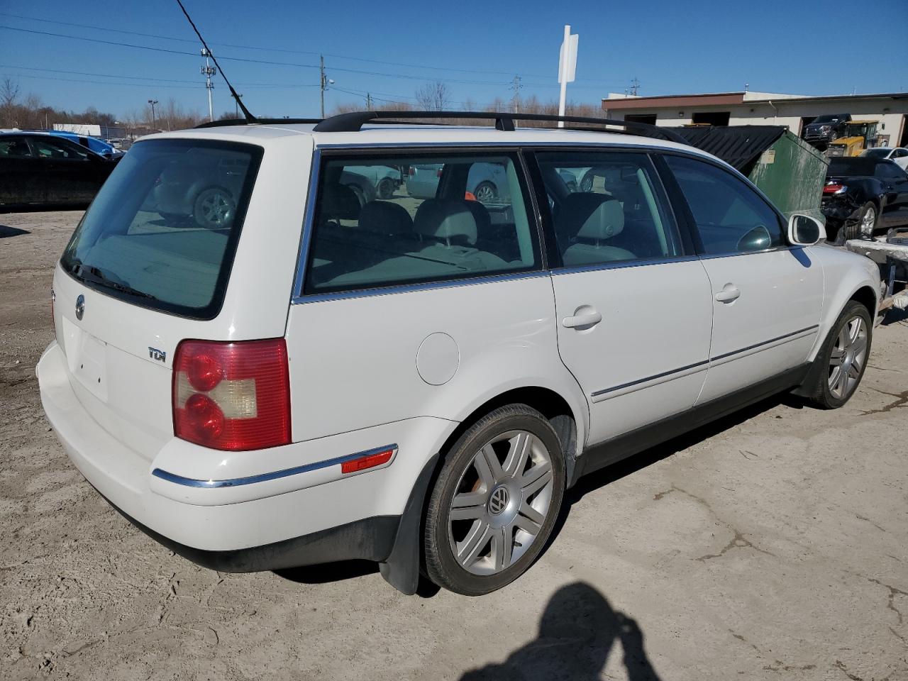 Photo 2 VIN: WVWCE63B25E138177 - VOLKSWAGEN PASSAT 