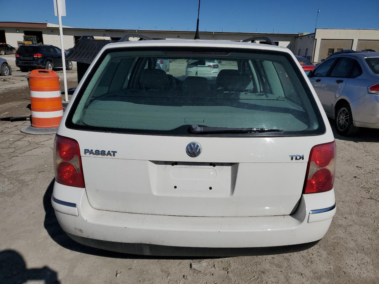 Photo 5 VIN: WVWCE63B25E138177 - VOLKSWAGEN PASSAT 