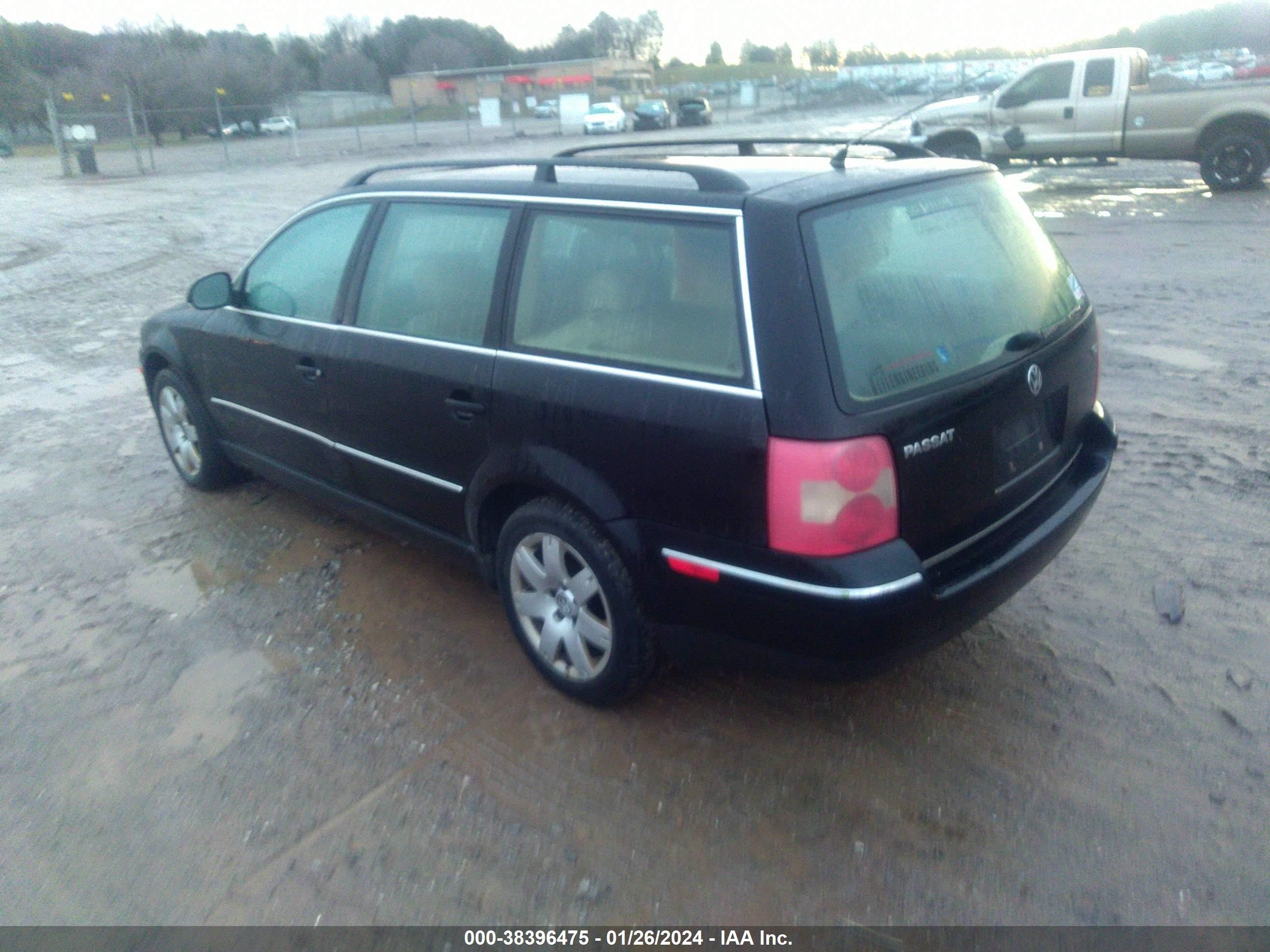 Photo 2 VIN: WVWCE63BX5E147757 - VOLKSWAGEN PASSAT 