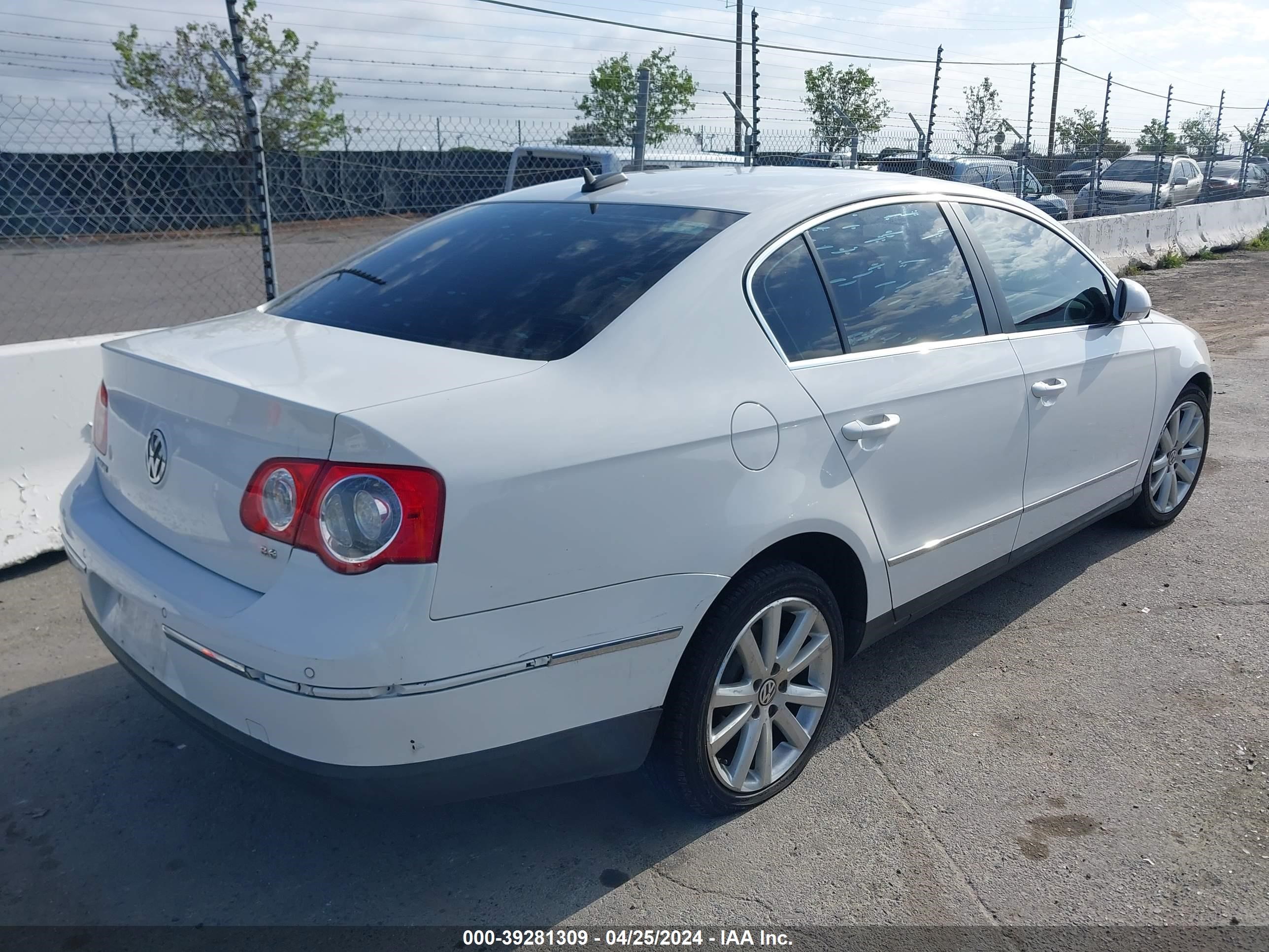 Photo 3 VIN: WVWCU73C66P113080 - VOLKSWAGEN PASSAT 