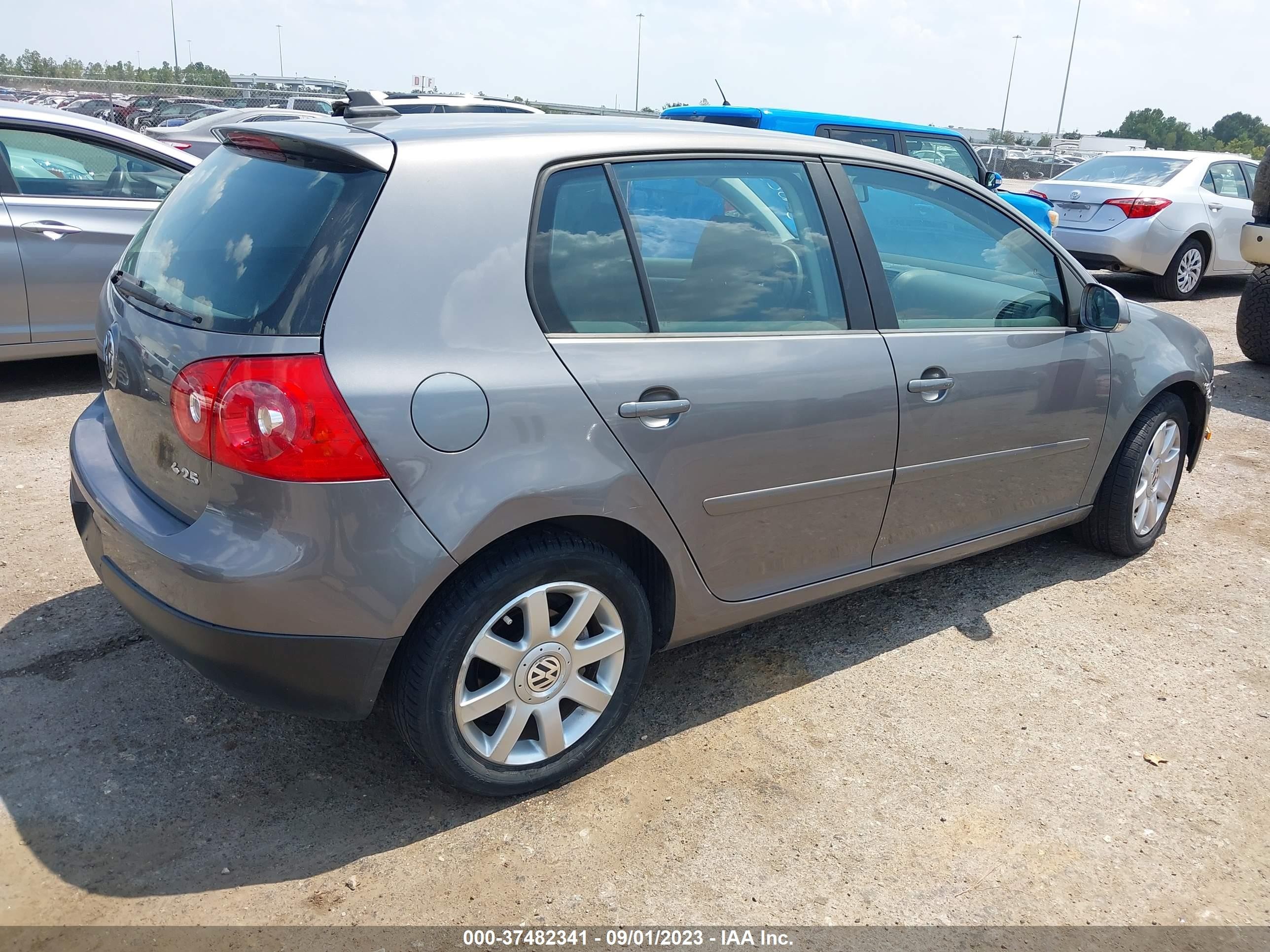 Photo 3 VIN: WVWDA71K98W073643 - VOLKSWAGEN GOLF 