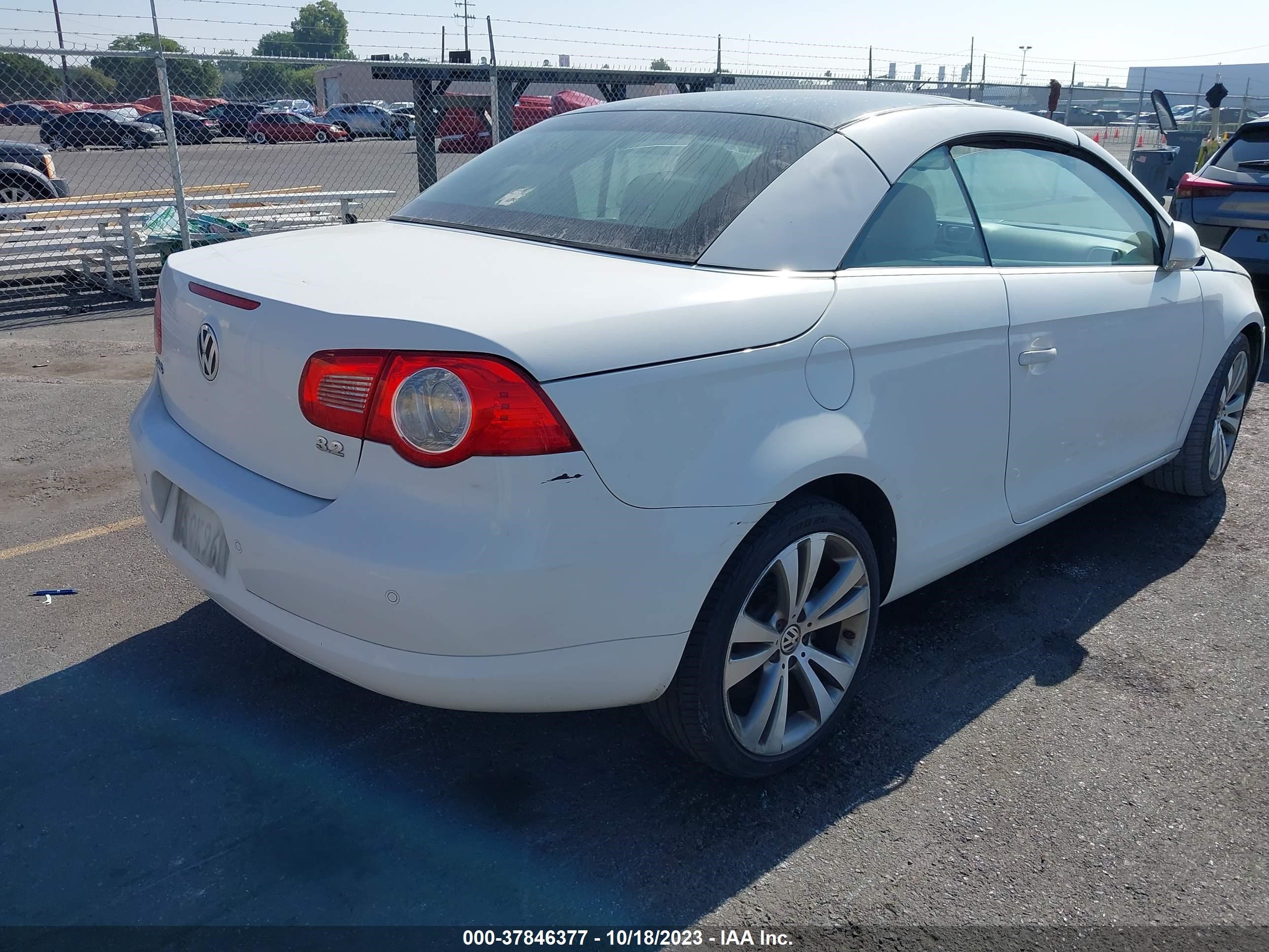 Photo 3 VIN: WVWDB71F38V033418 - VOLKSWAGEN EOS 