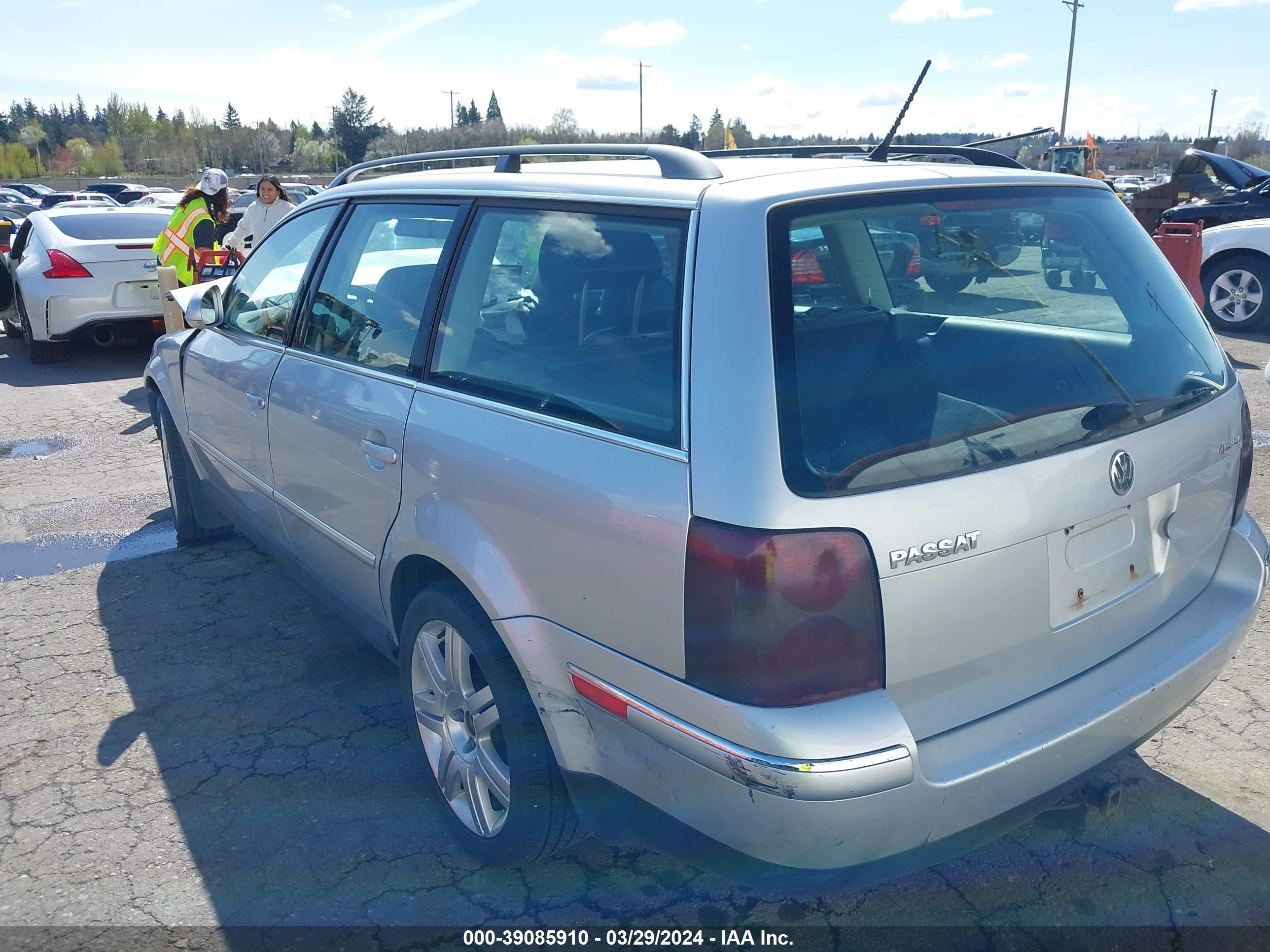 Photo 2 VIN: WVWDD63B15E127033 - VOLKSWAGEN PASSAT 