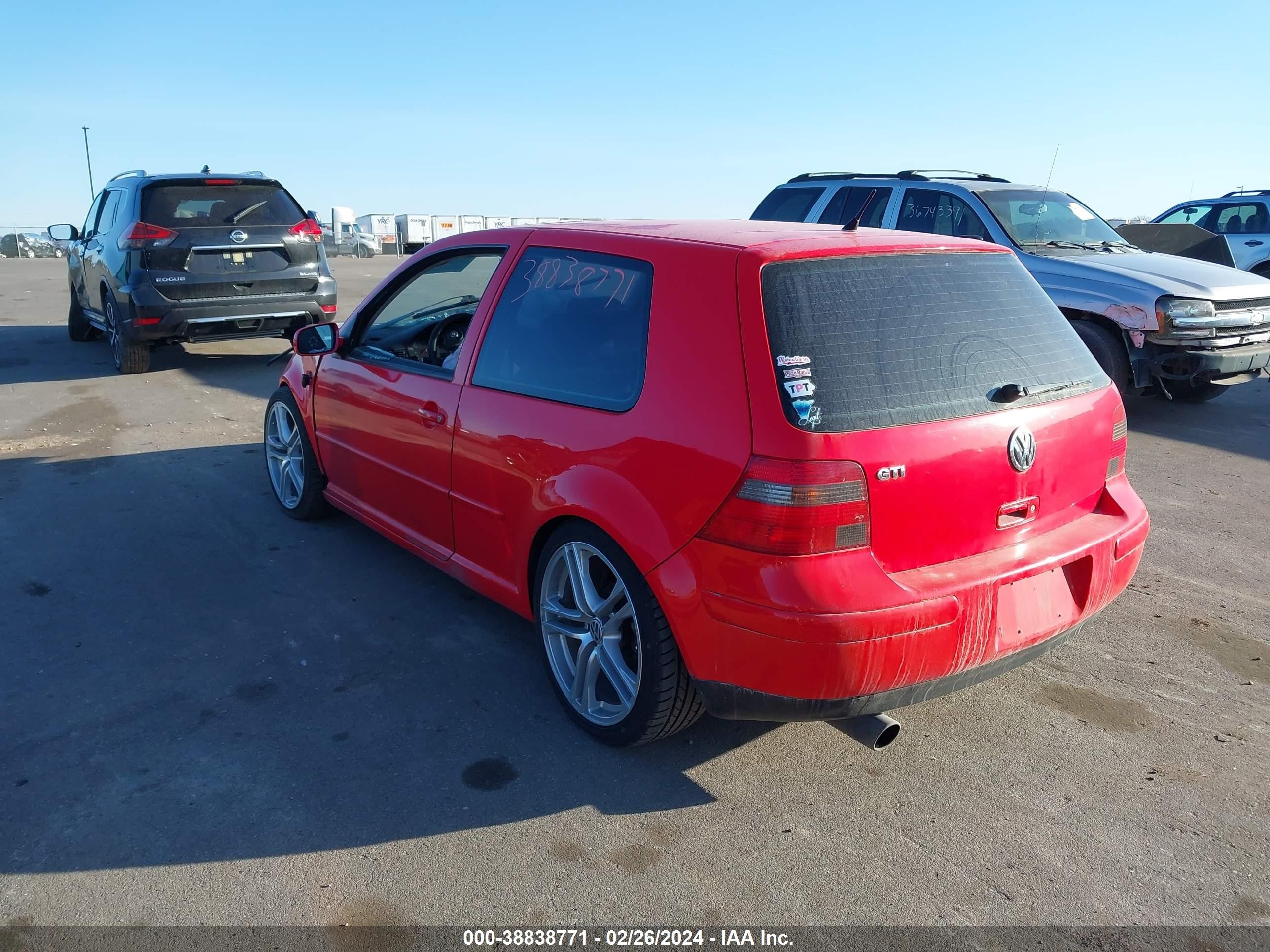 Photo 2 VIN: WVWDE21J5YW461564 - VOLKSWAGEN GTI 