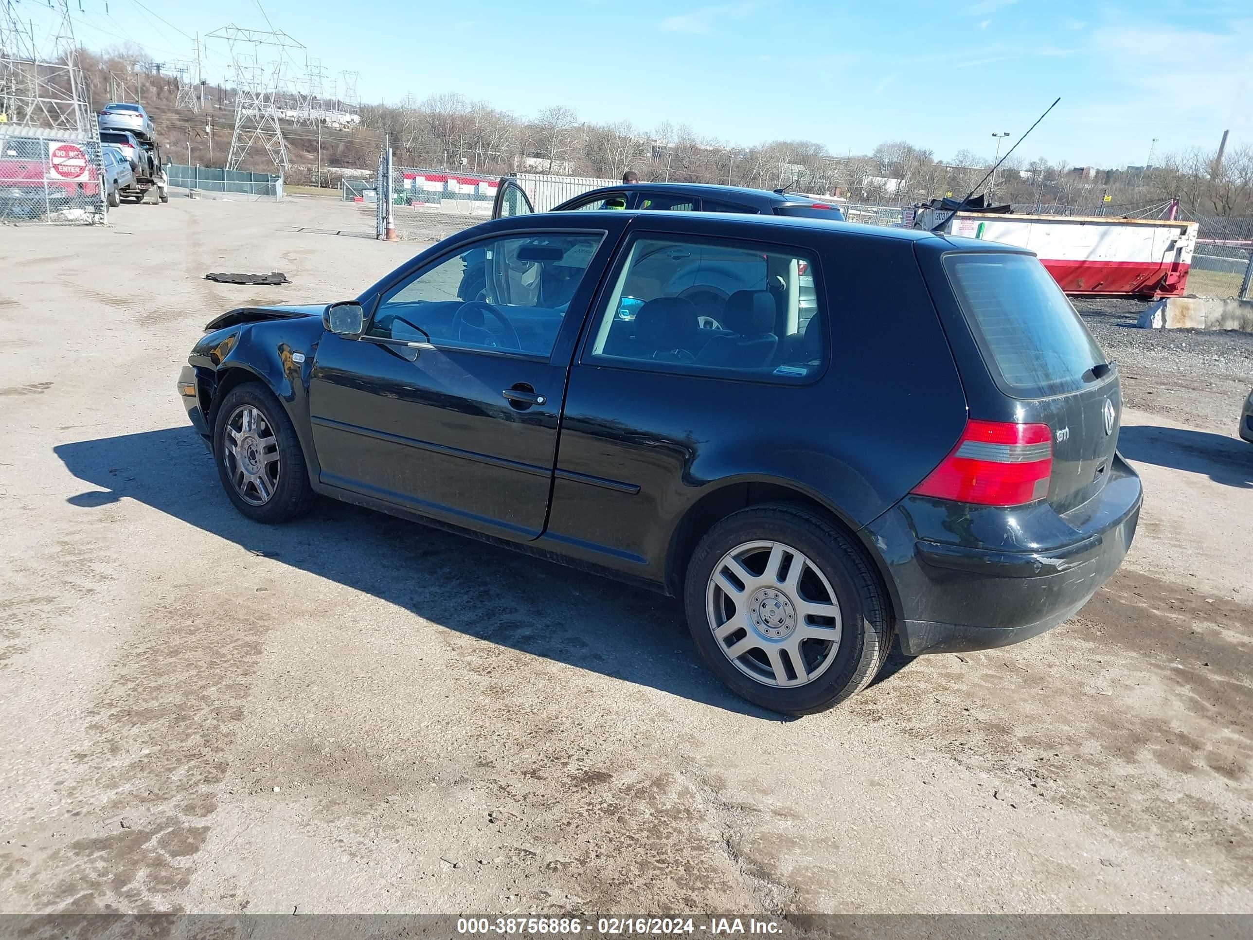 Photo 2 VIN: WVWDE21J5YW731733 - VOLKSWAGEN GTI 