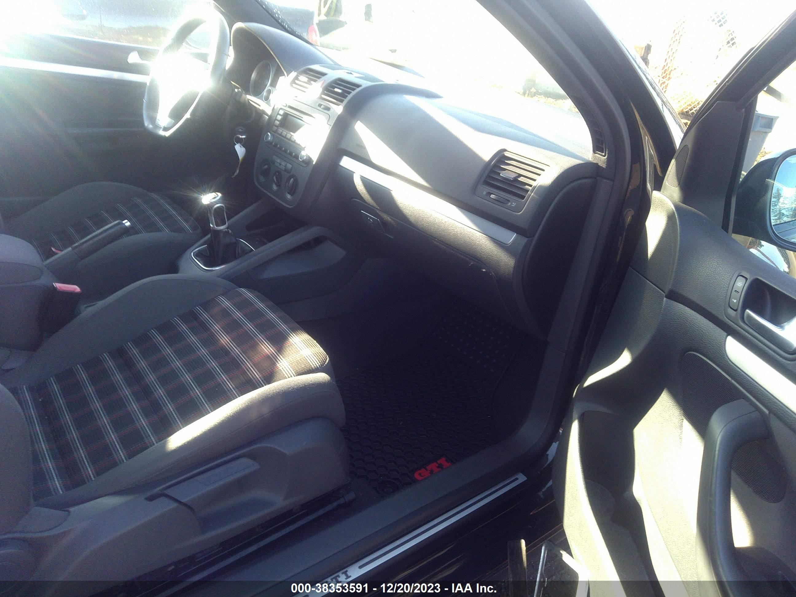 Photo 4 VIN: WVWEV71K46W108109 - VOLKSWAGEN GTI 