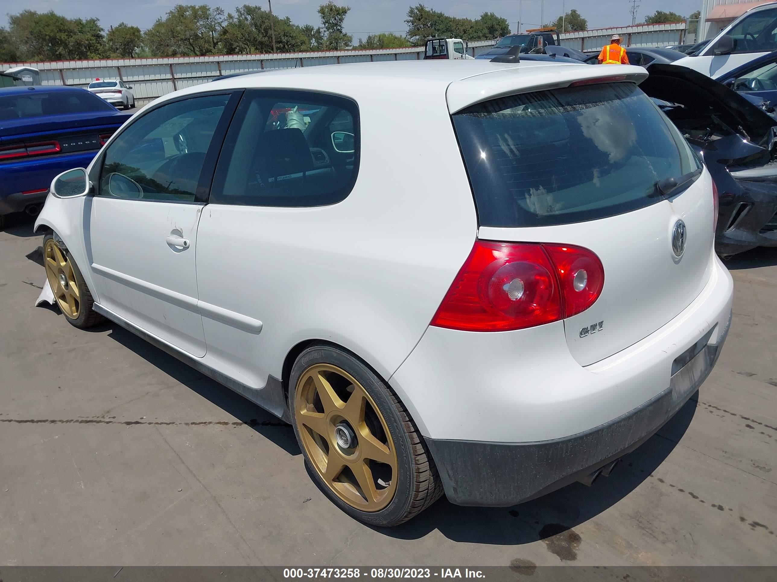 Photo 2 VIN: WVWEV71K58W254117 - VOLKSWAGEN GTI 