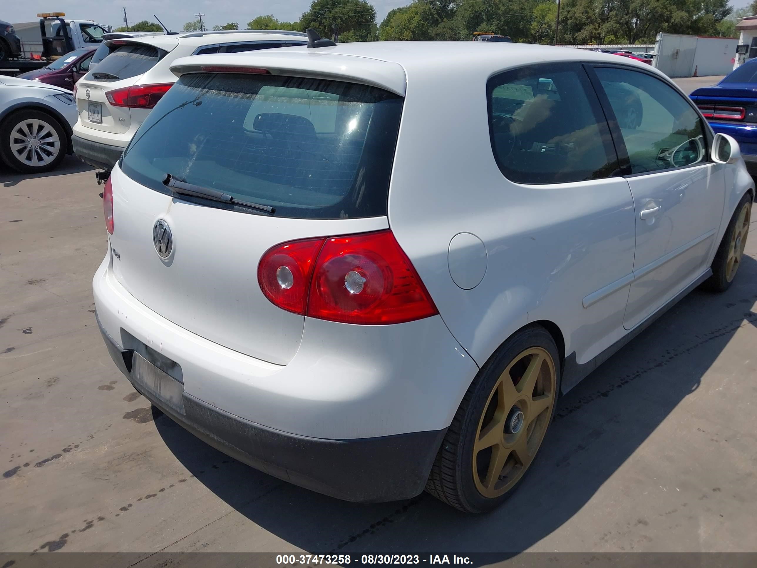 Photo 3 VIN: WVWEV71K58W254117 - VOLKSWAGEN GTI 