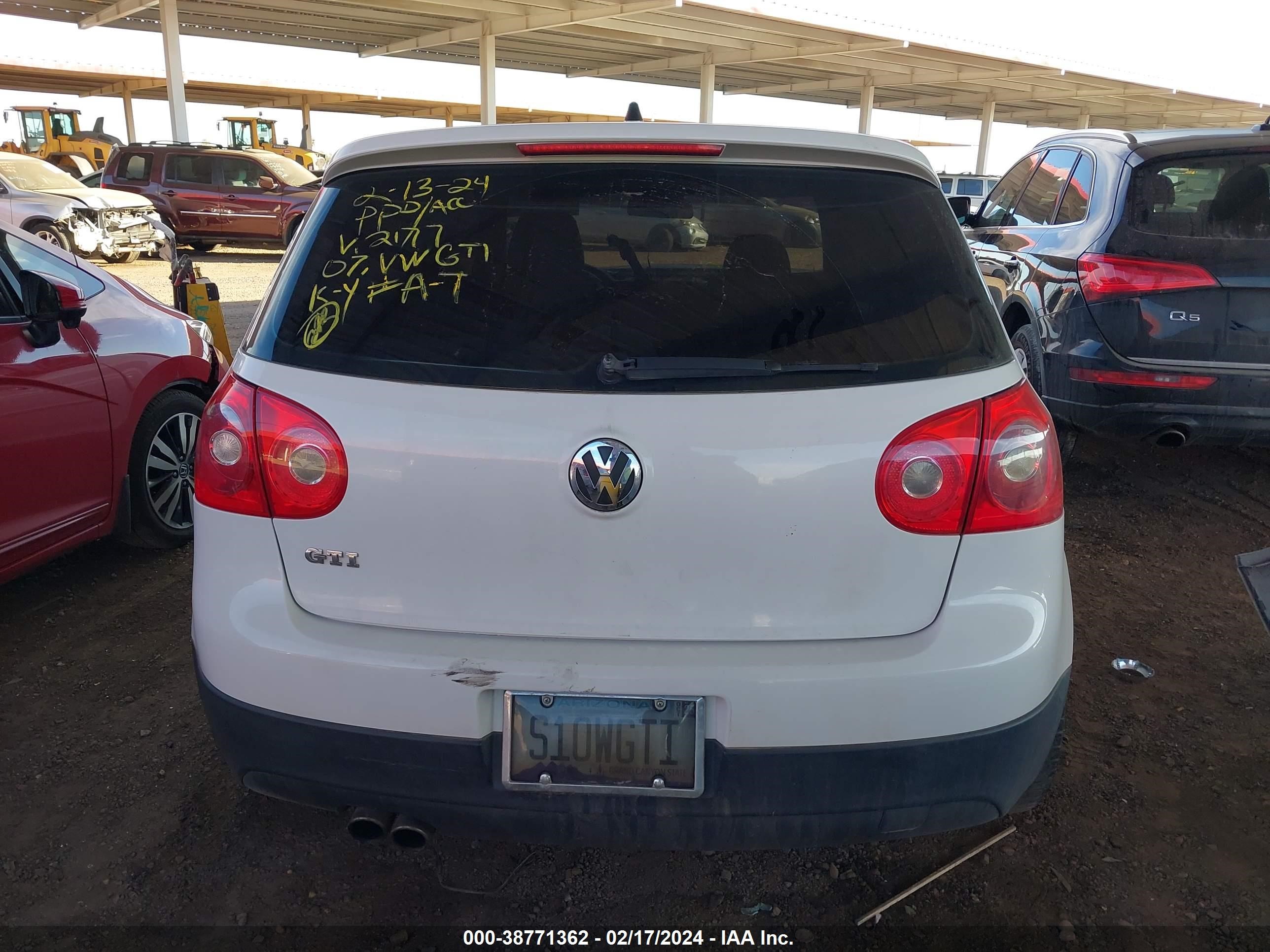 Photo 15 VIN: WVWEV71K77W132177 - VOLKSWAGEN GTI 