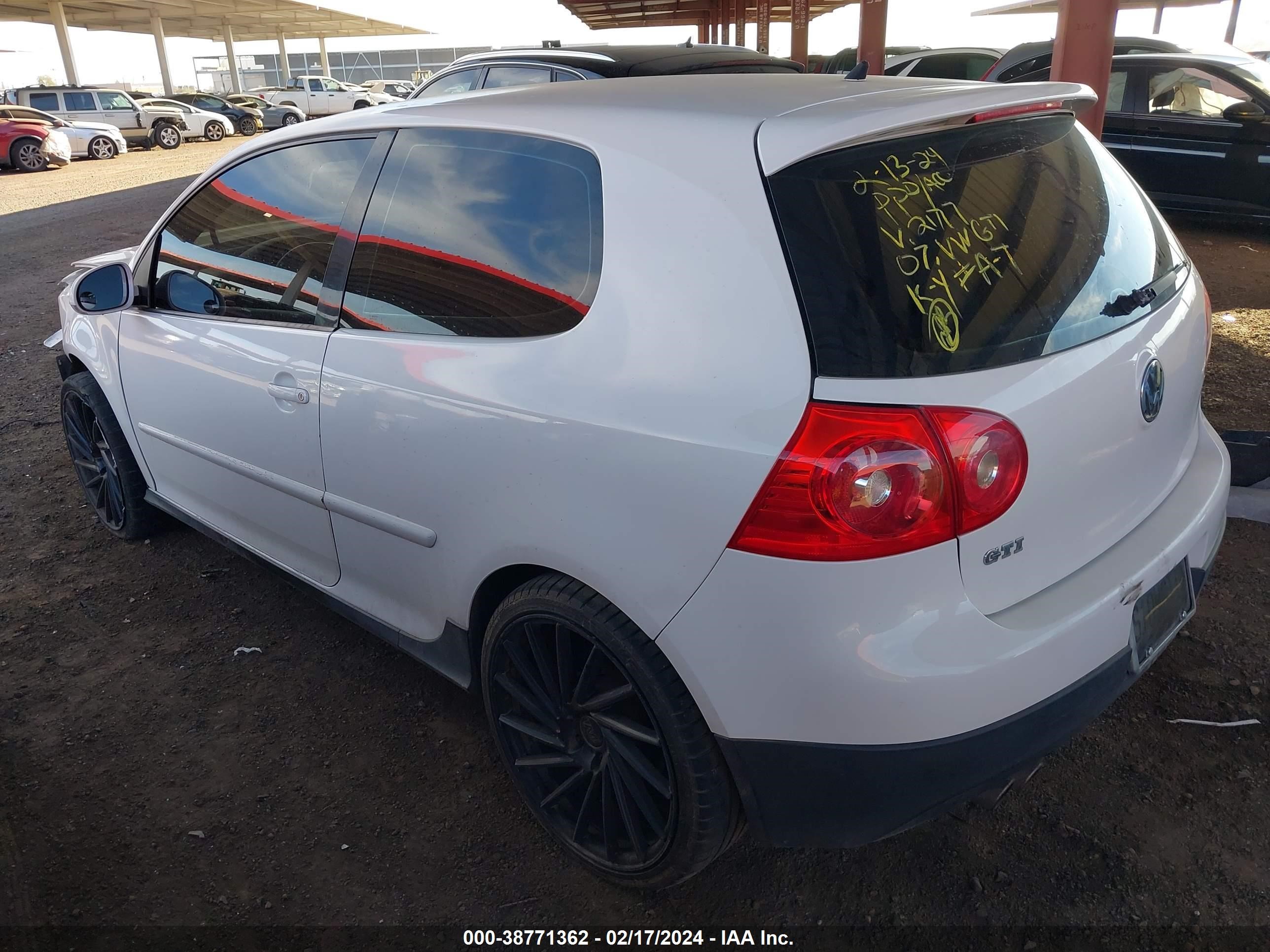 Photo 2 VIN: WVWEV71K77W132177 - VOLKSWAGEN GTI 