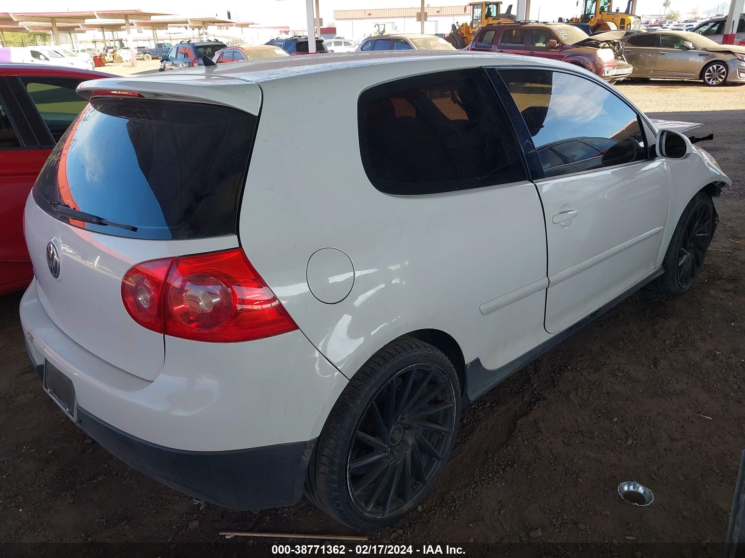 Photo 3 VIN: WVWEV71K77W132177 - VOLKSWAGEN GTI 