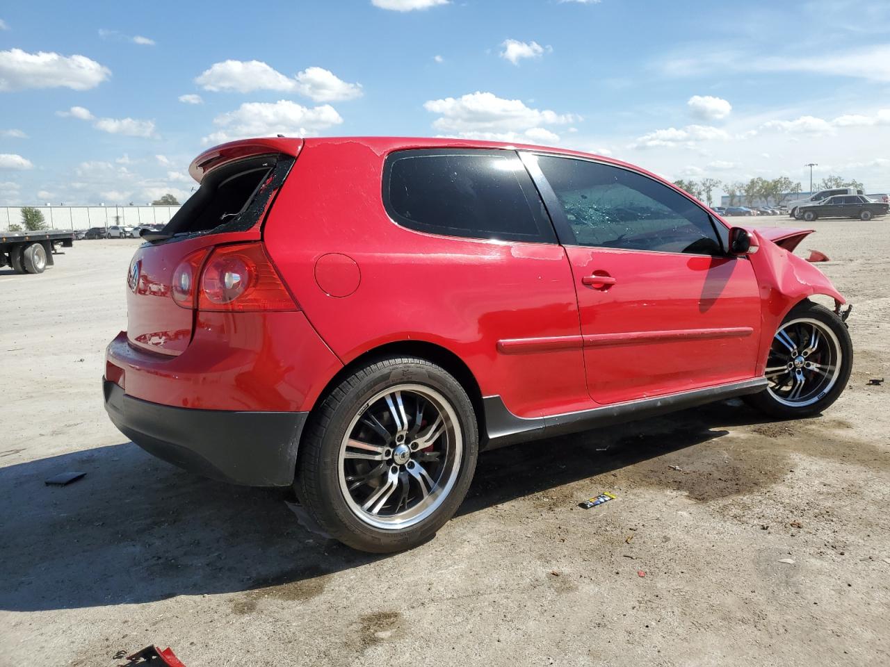 Photo 2 VIN: WVWEV71KX8W311833 - VOLKSWAGEN GTI 