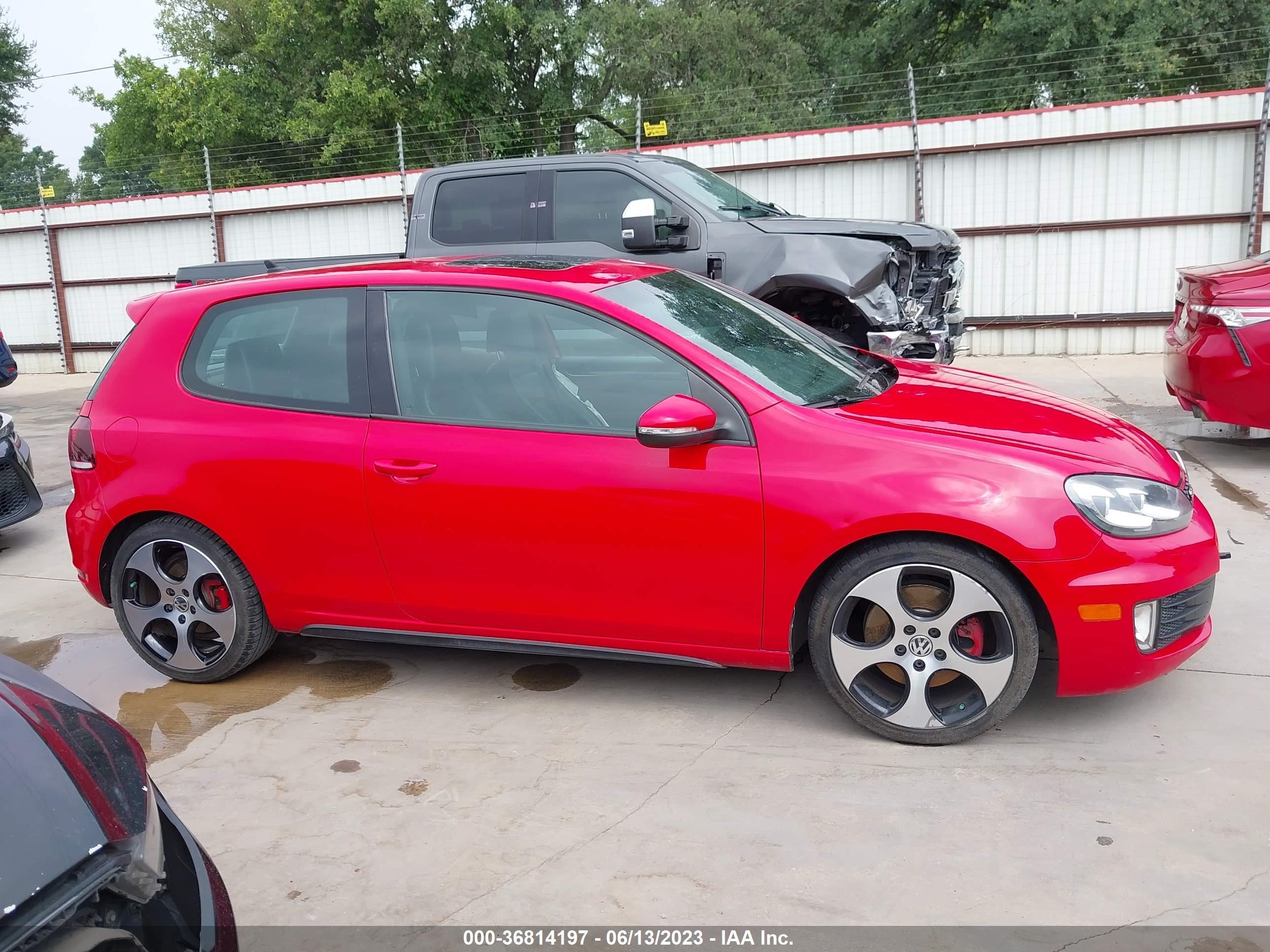 Photo 12 VIN: WVWEV7AJ9AW215141 - VOLKSWAGEN GTI 