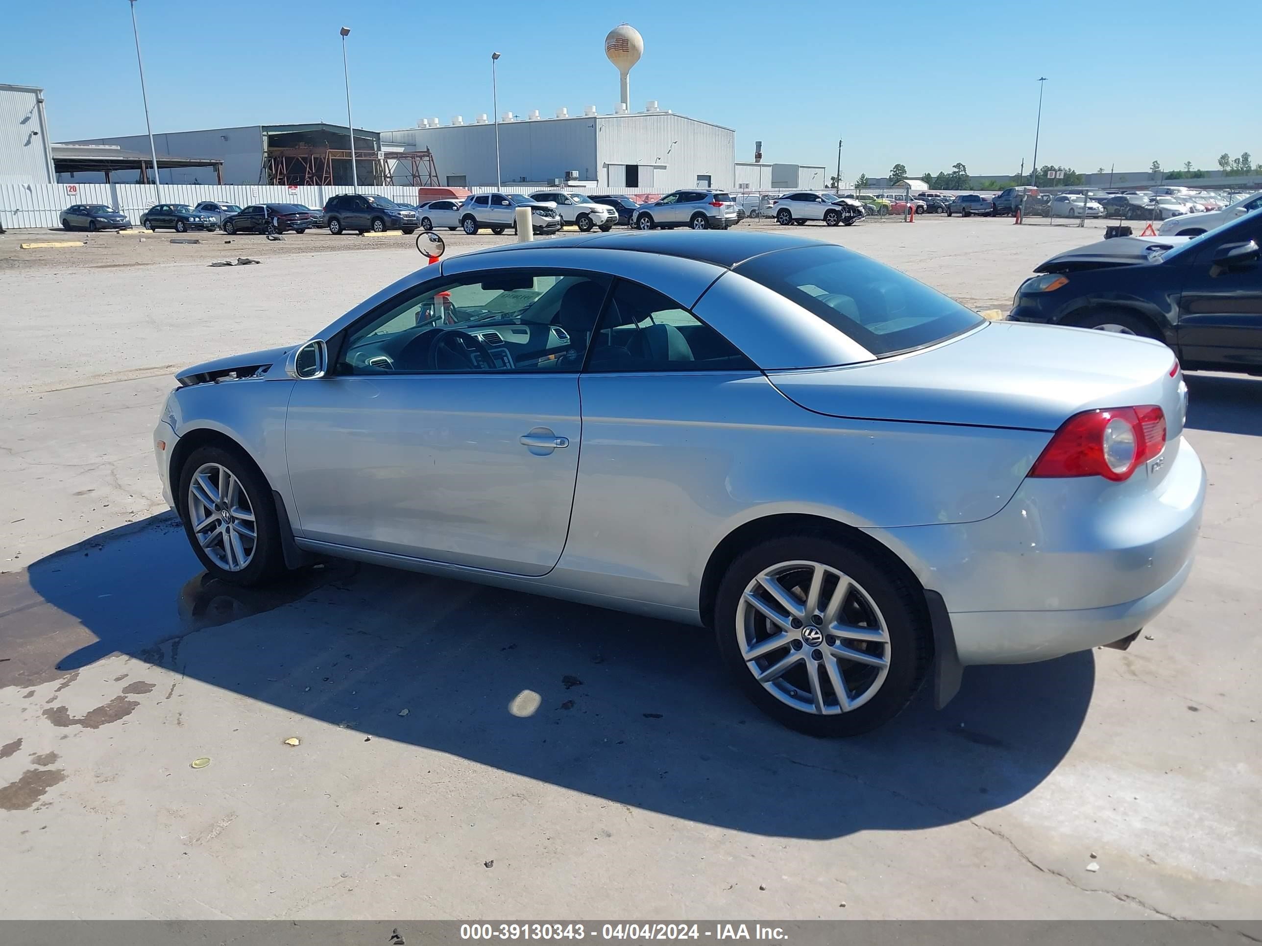 Photo 13 VIN: WVWFA71FX8V002498 - VOLKSWAGEN EOS 