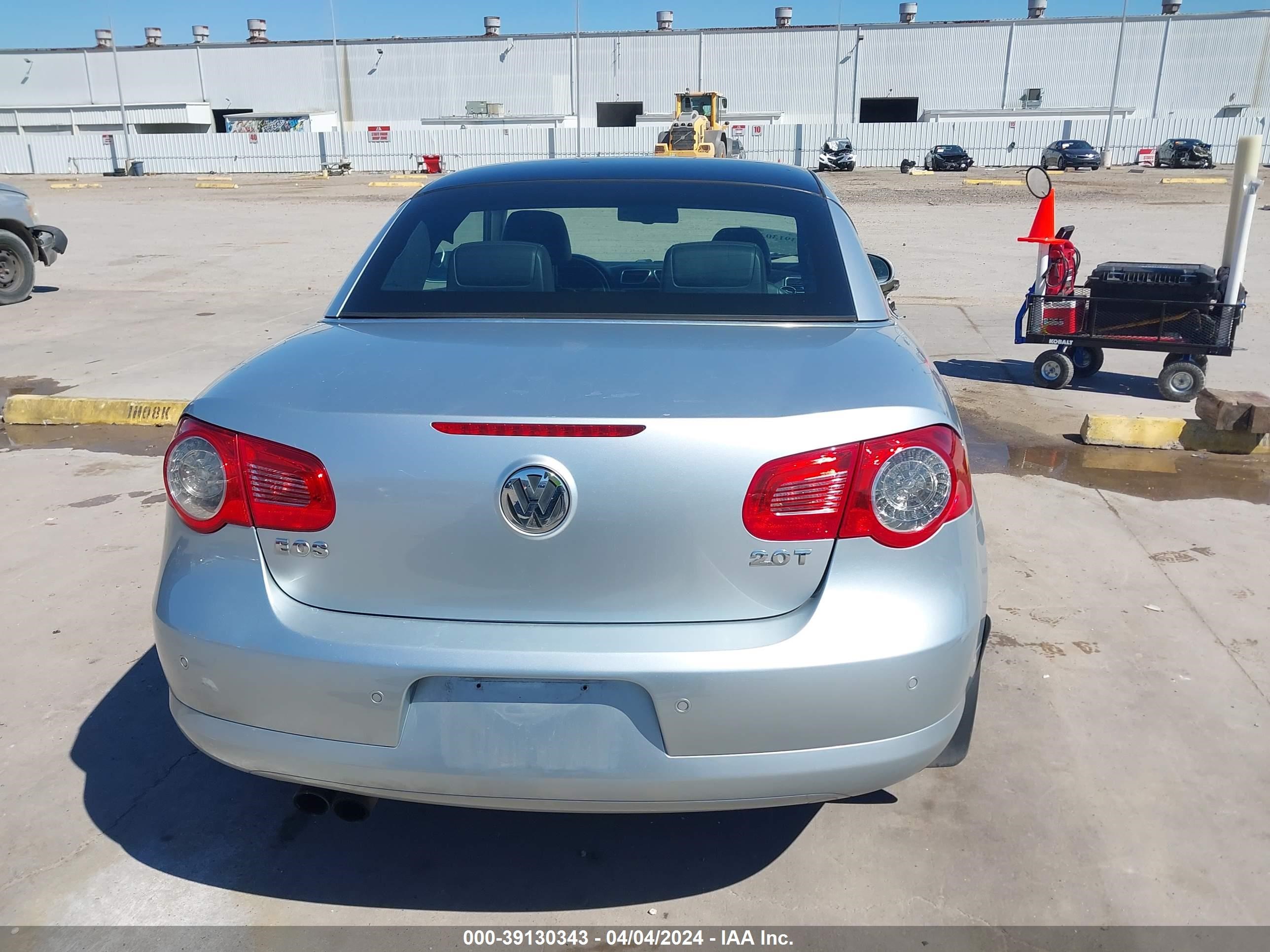 Photo 15 VIN: WVWFA71FX8V002498 - VOLKSWAGEN EOS 