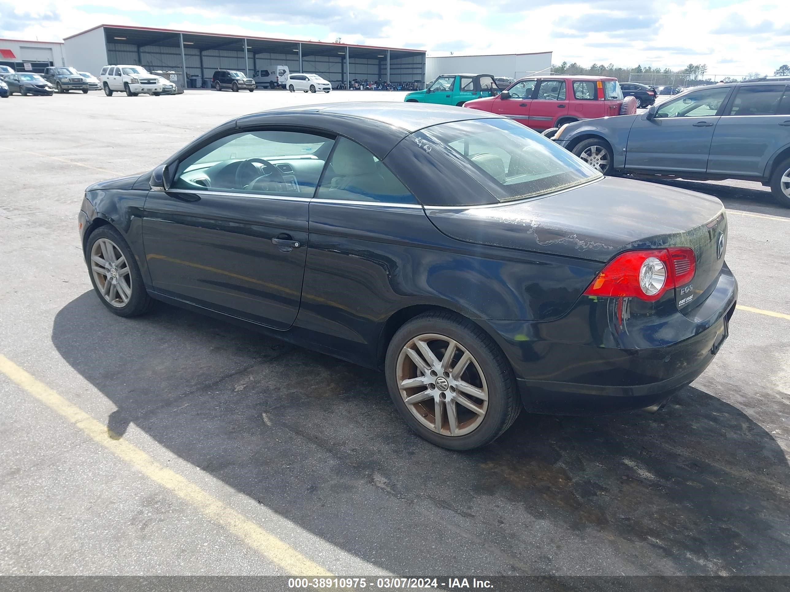 Photo 2 VIN: WVWFA71FX8V004204 - VOLKSWAGEN EOS 