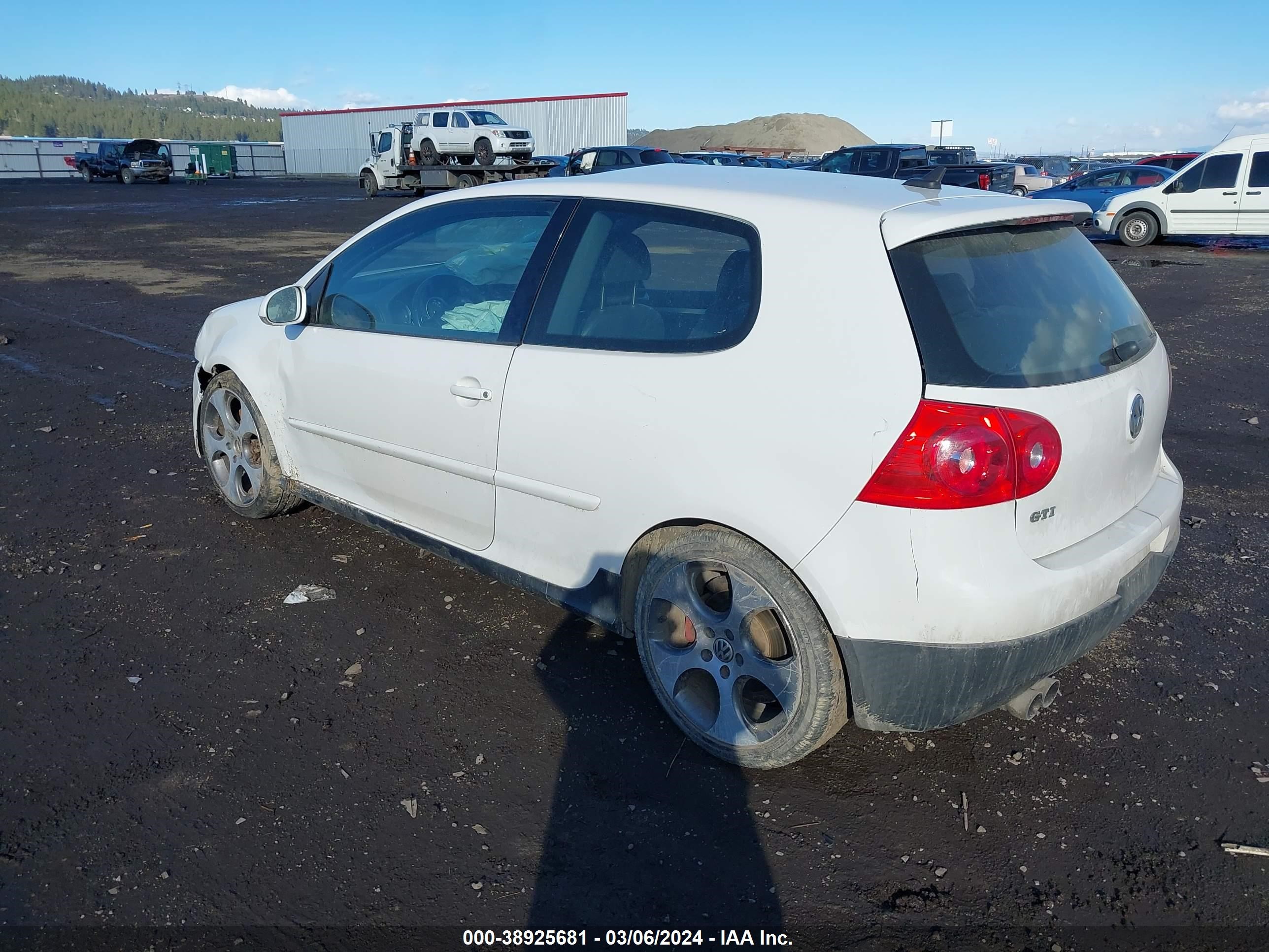 Photo 2 VIN: WVWFD71K39W002164 - VOLKSWAGEN GTI 