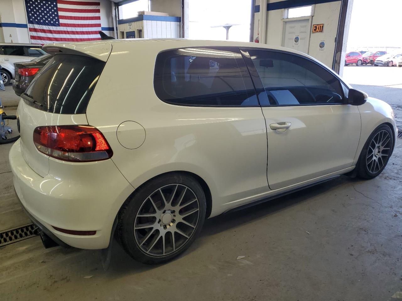 Photo 2 VIN: WVWFD7AJ1AW224830 - VOLKSWAGEN GTI 