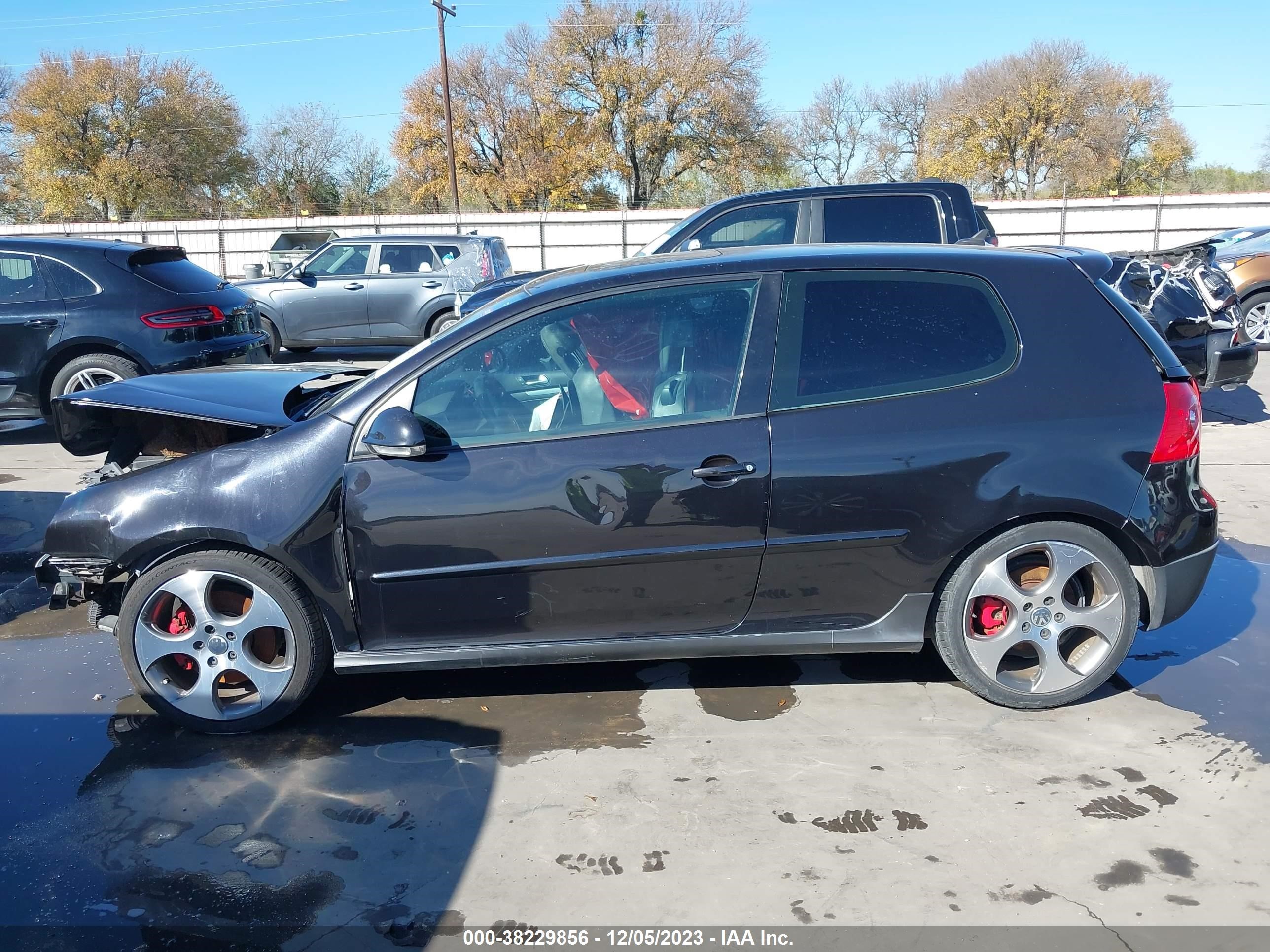 Photo 14 VIN: WVWFV71K28W227364 - VOLKSWAGEN GTI 