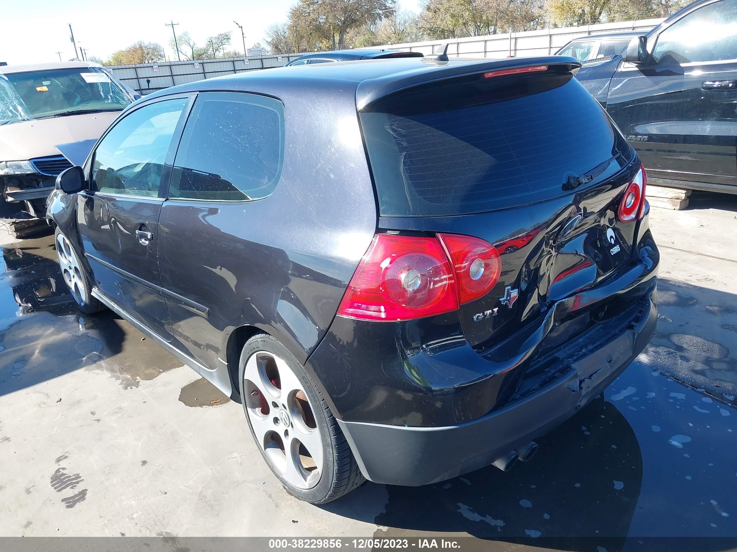 Photo 2 VIN: WVWFV71K28W227364 - VOLKSWAGEN GTI 