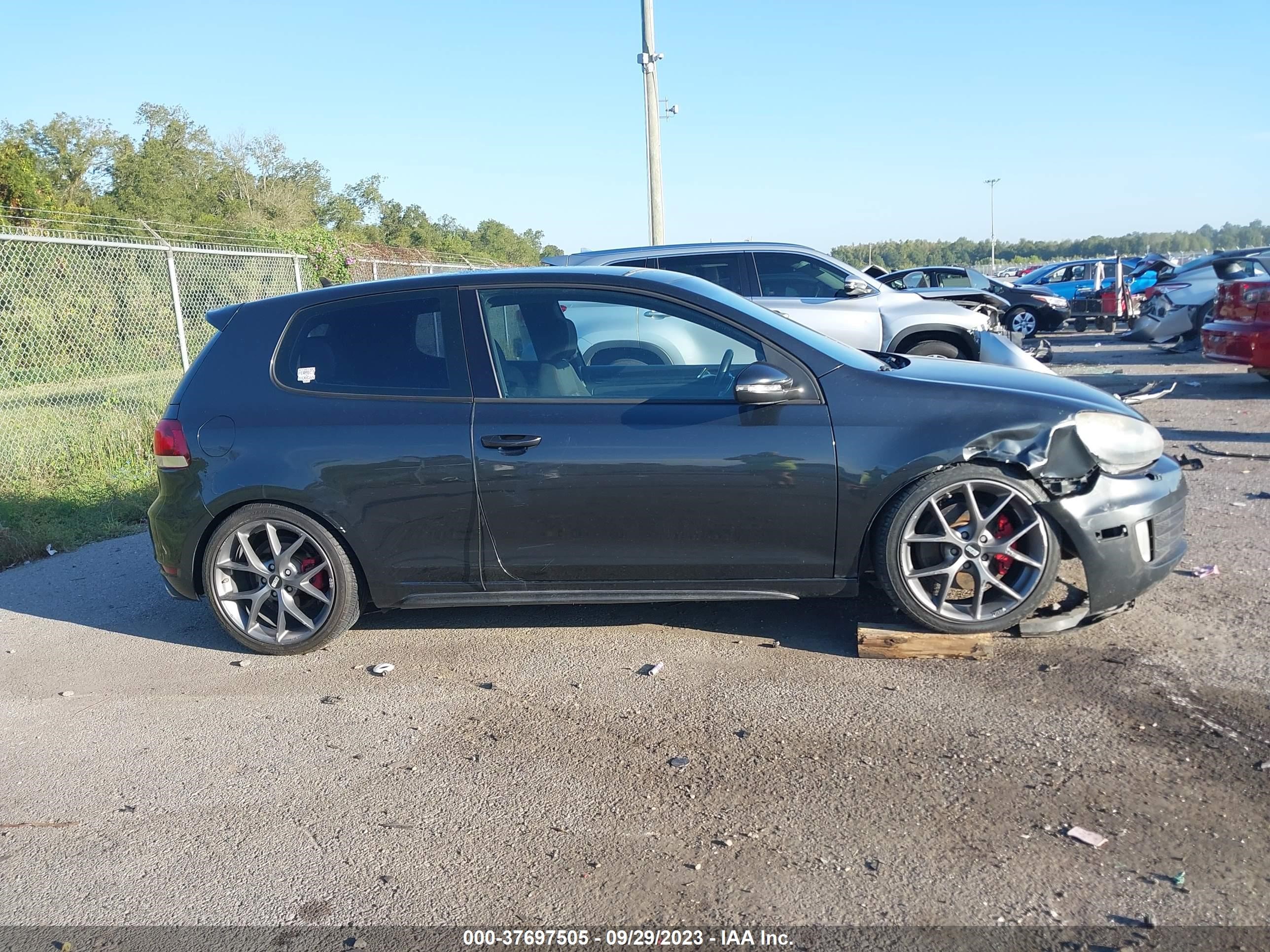 Photo 12 VIN: WVWFV7AJ6DW004200 - VOLKSWAGEN GTI 