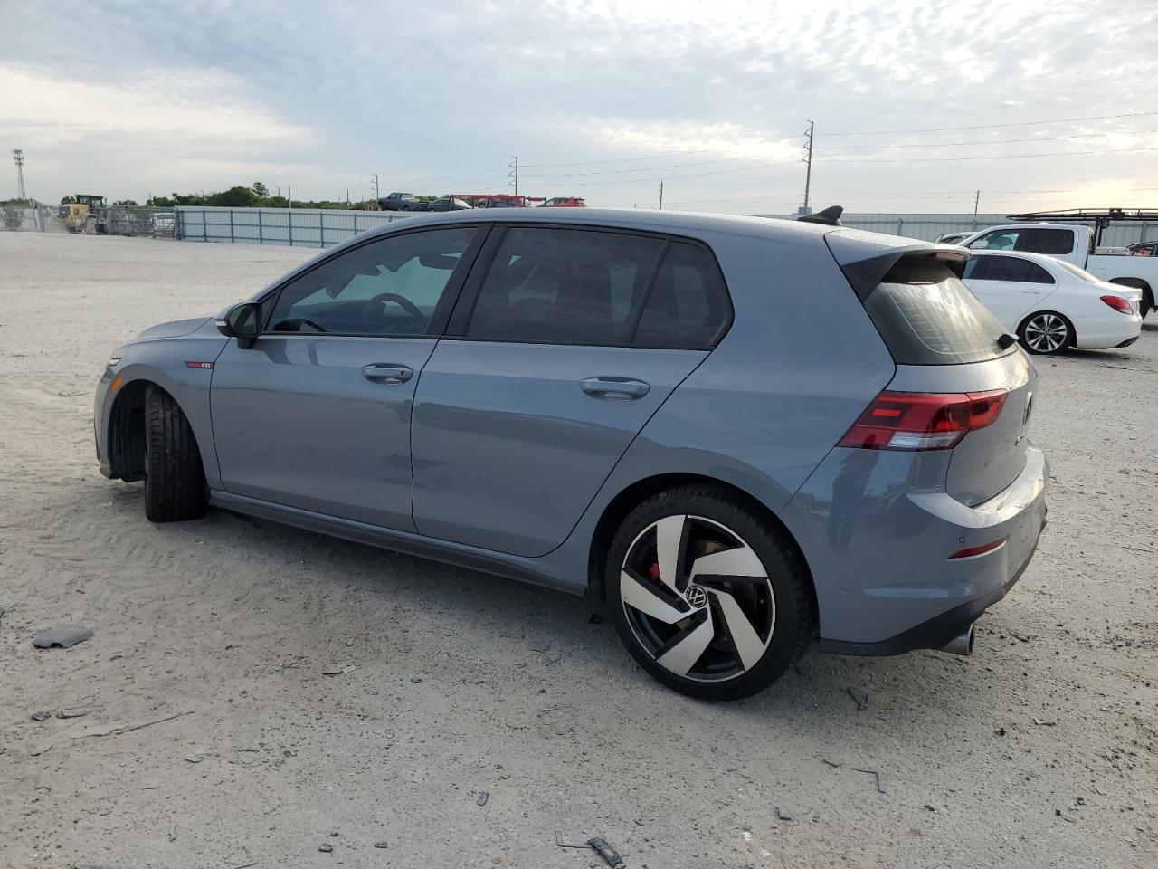 Photo 1 VIN: WVWGA7CD6RW122407 - VOLKSWAGEN GTI 