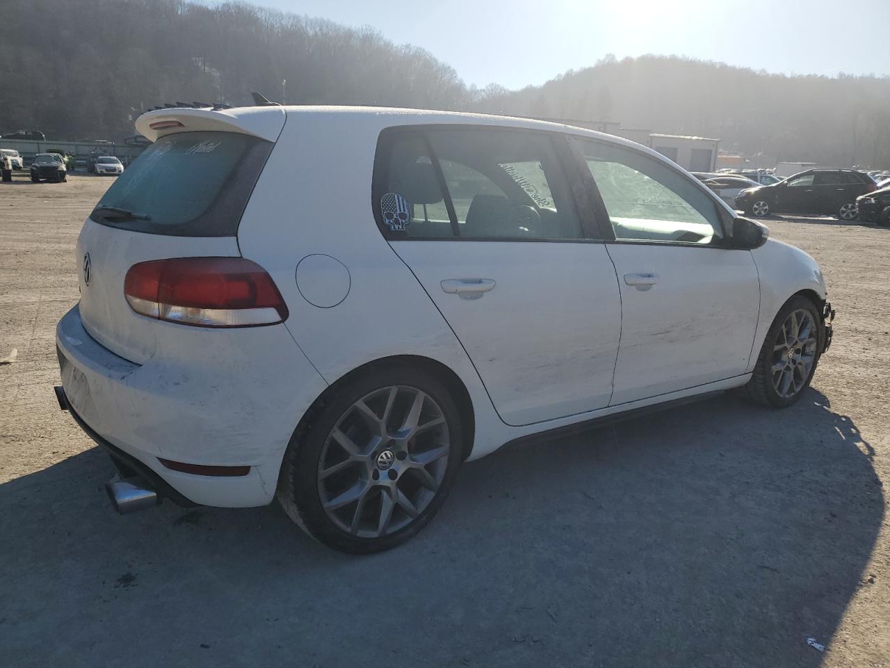 Photo 2 VIN: WVWGD7AJ1DW123618 - VOLKSWAGEN GTI 