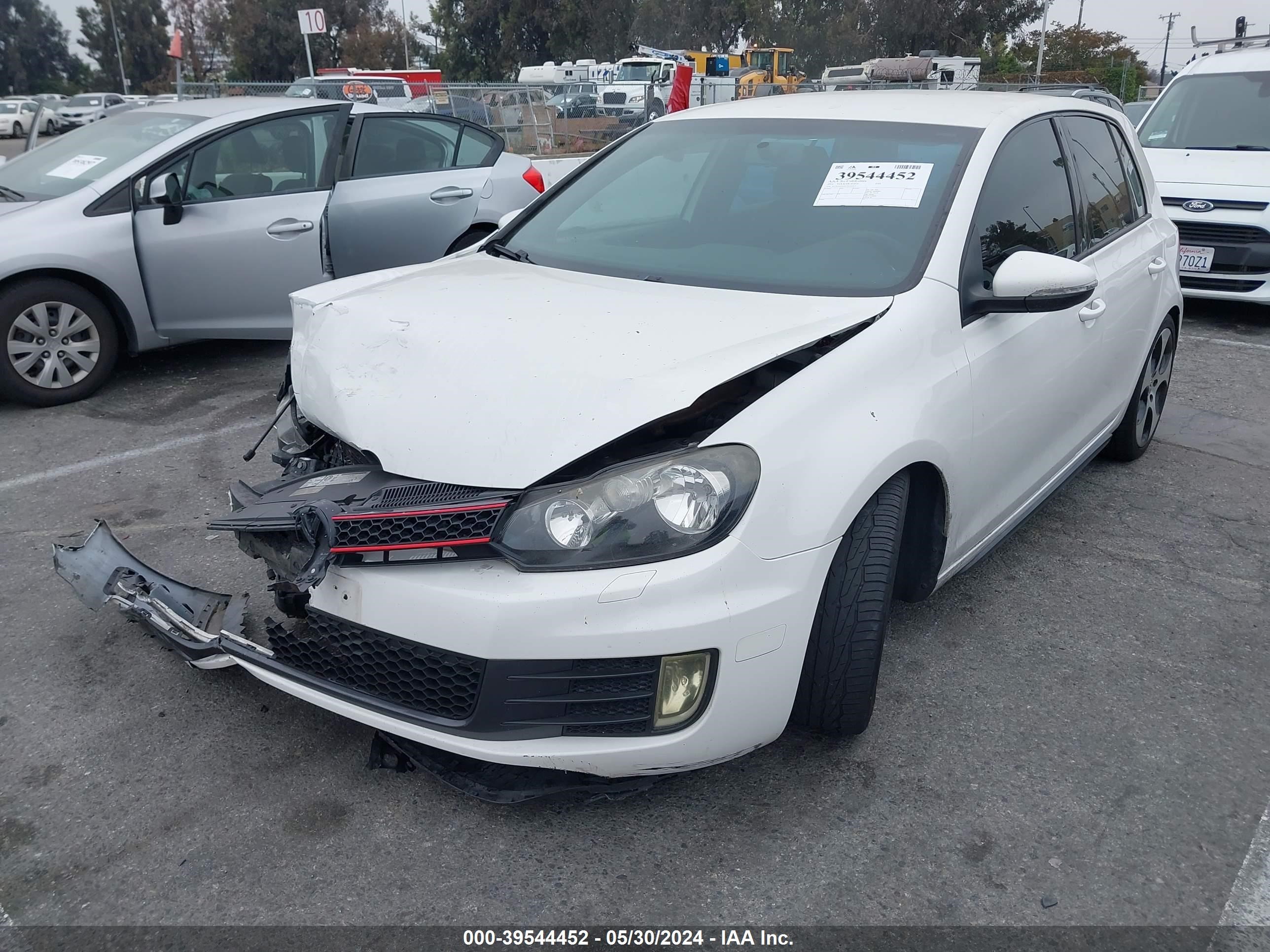 Photo 1 VIN: WVWGD7AJ2CW105837 - VOLKSWAGEN GTI 