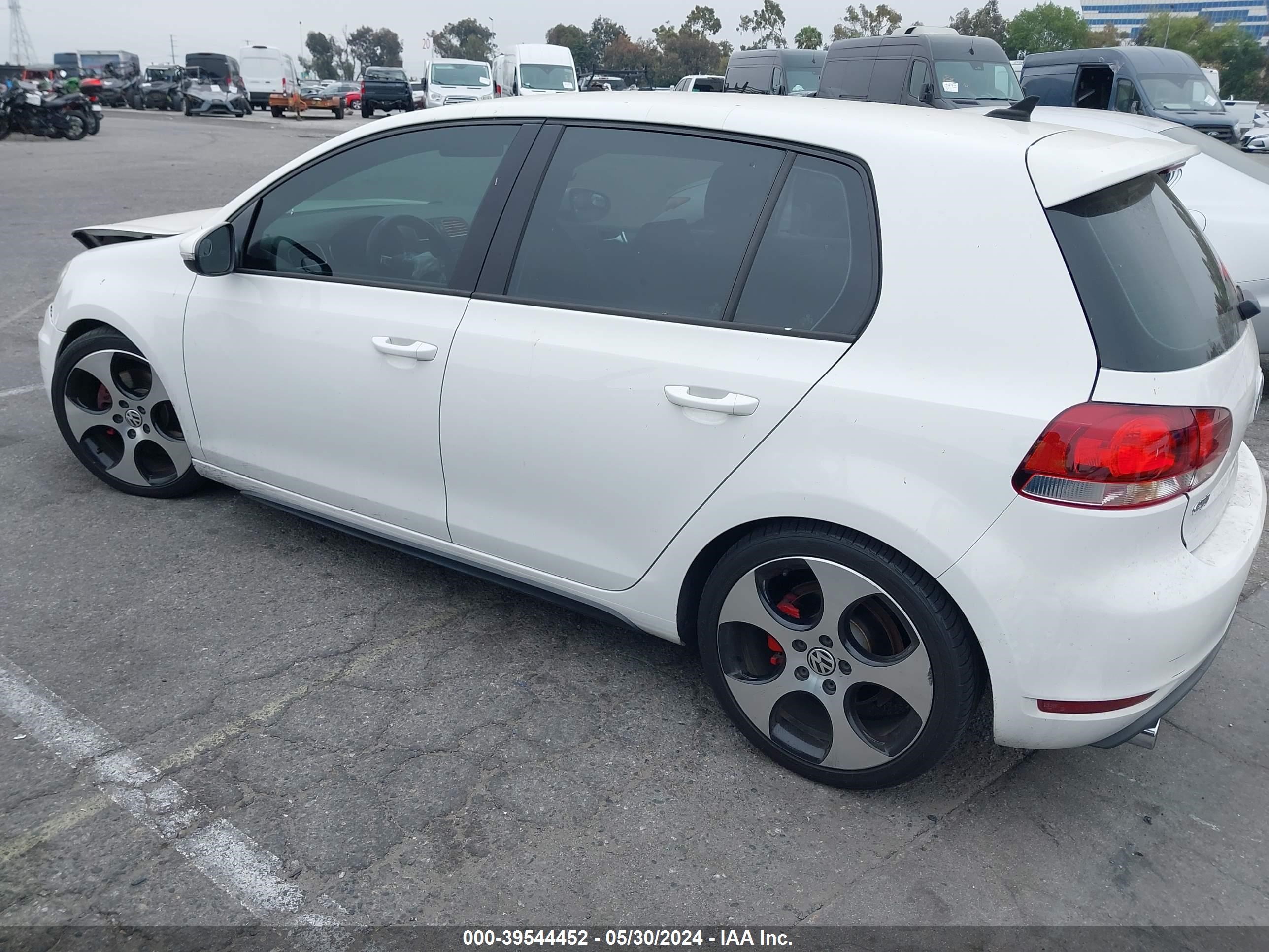 Photo 13 VIN: WVWGD7AJ2CW105837 - VOLKSWAGEN GTI 