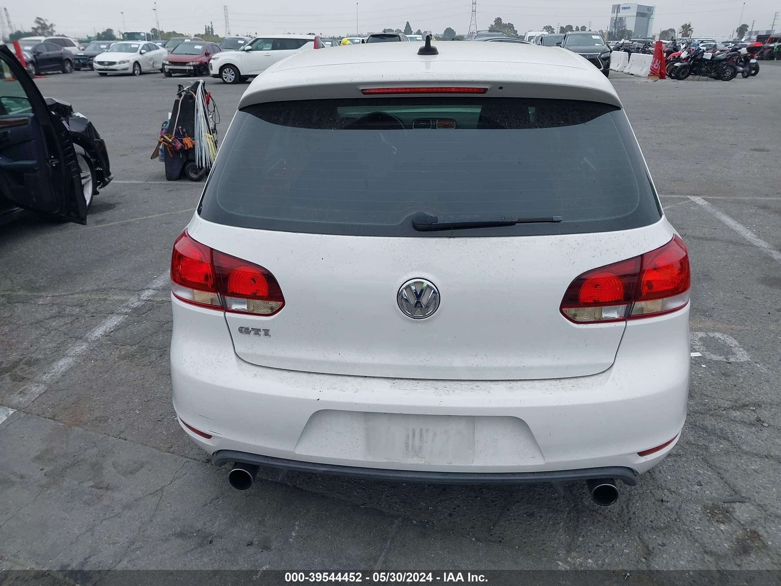 Photo 15 VIN: WVWGD7AJ2CW105837 - VOLKSWAGEN GTI 