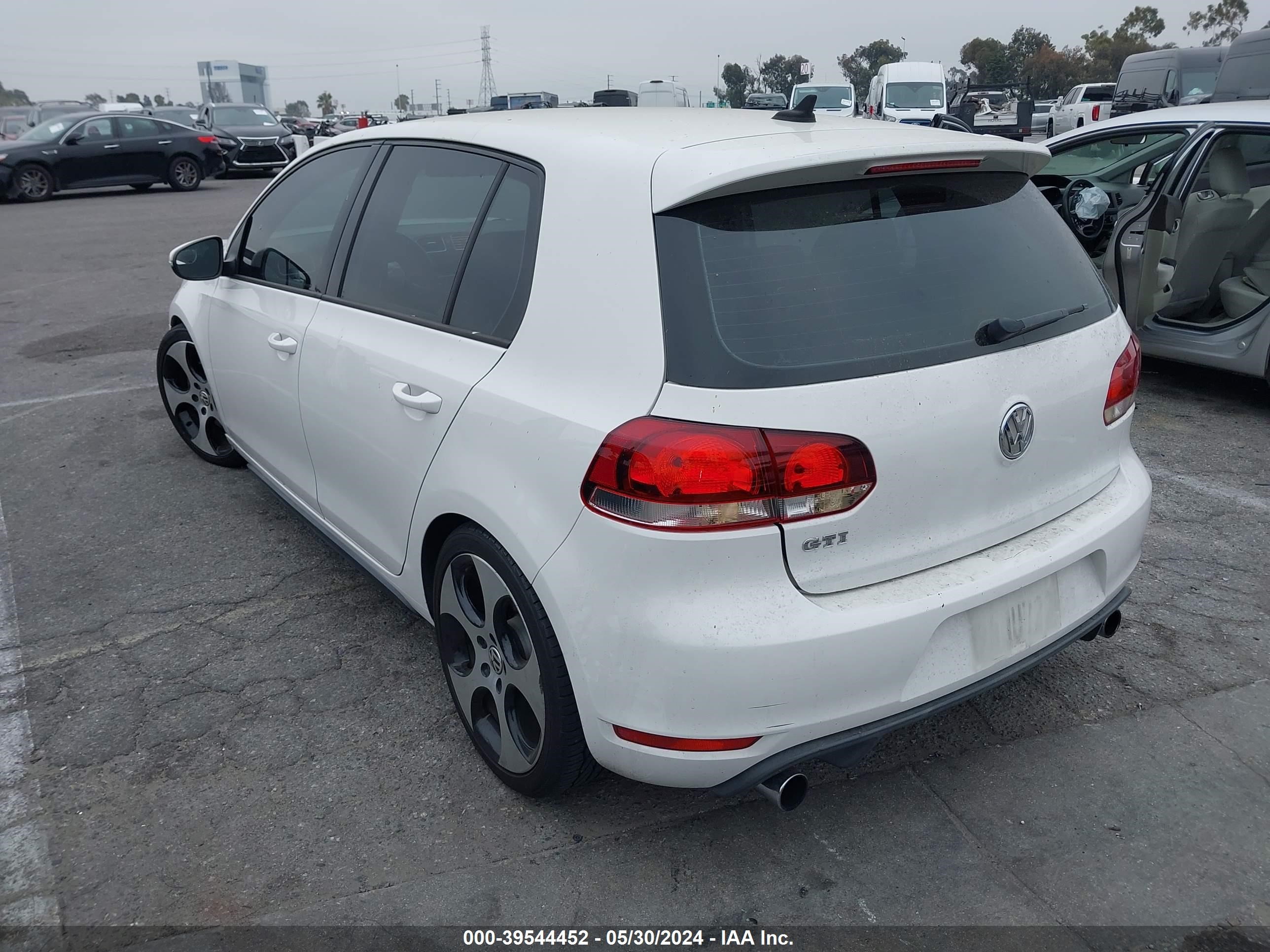 Photo 2 VIN: WVWGD7AJ2CW105837 - VOLKSWAGEN GTI 