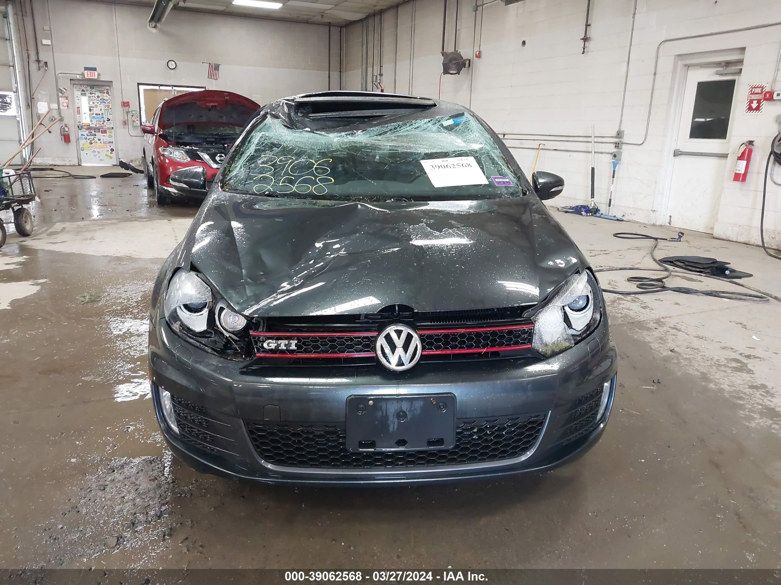 Photo 11 VIN: WVWGD7AJ9BW114310 - VOLKSWAGEN GTI 