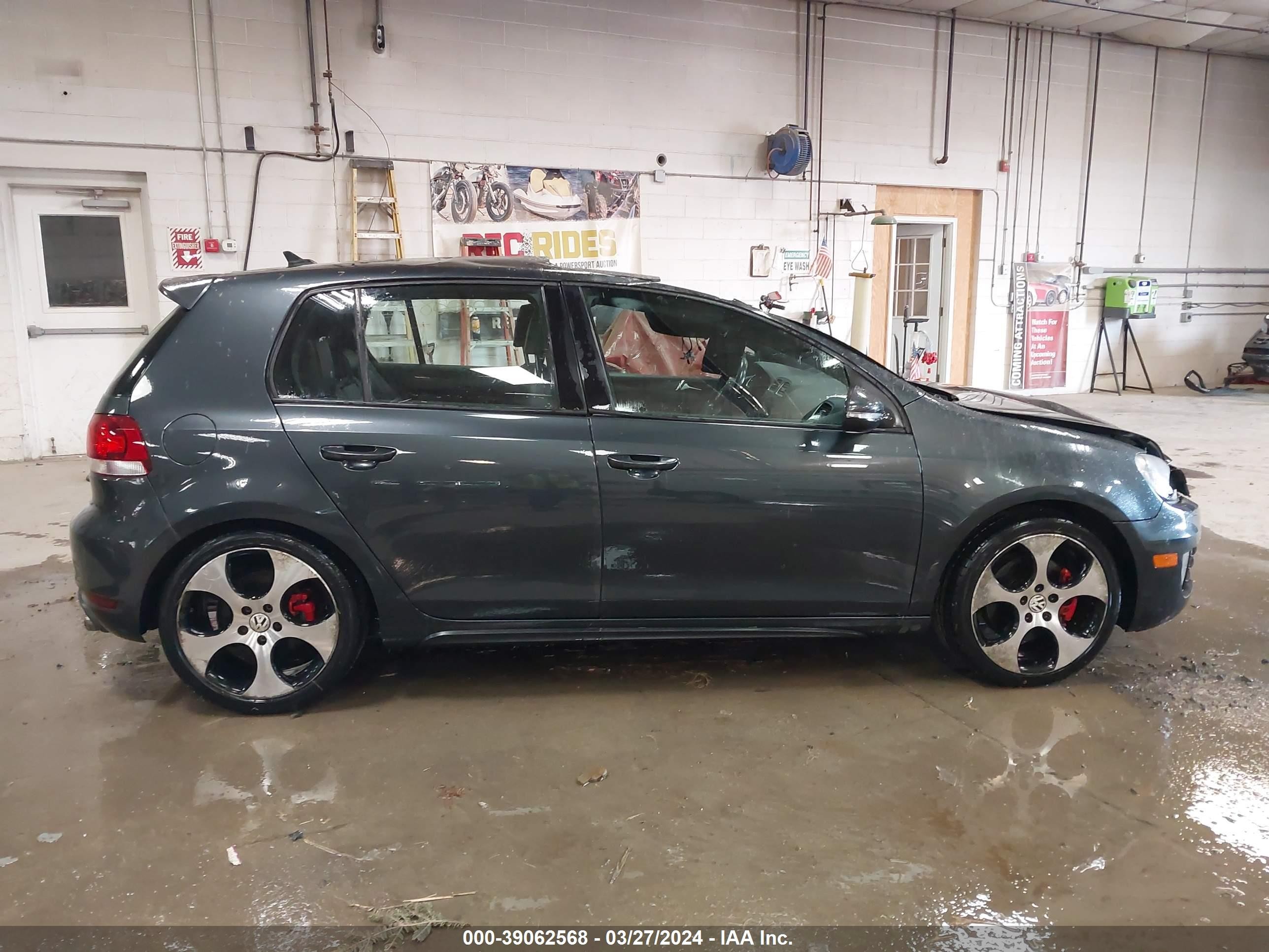 Photo 12 VIN: WVWGD7AJ9BW114310 - VOLKSWAGEN GTI 