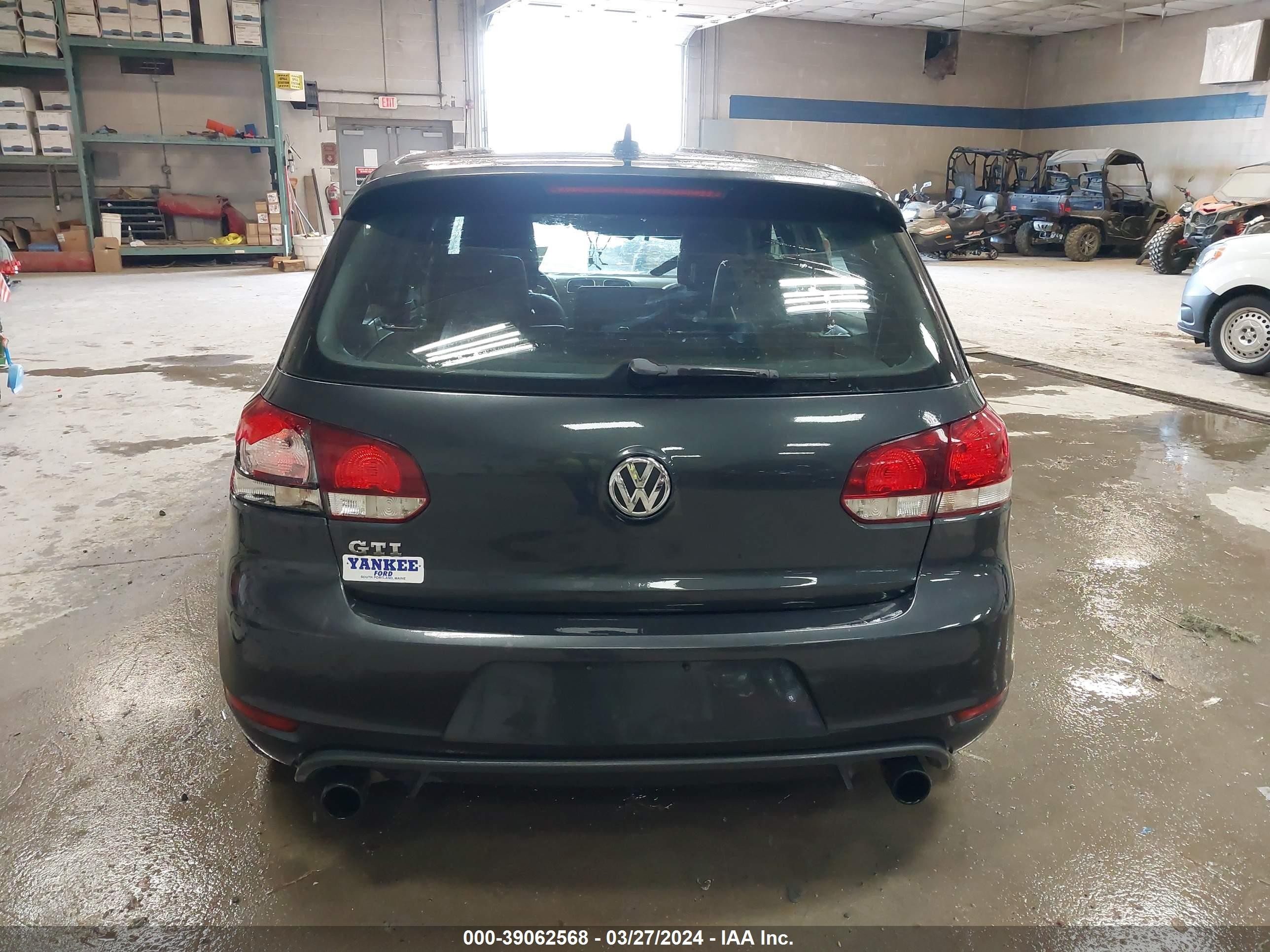 Photo 15 VIN: WVWGD7AJ9BW114310 - VOLKSWAGEN GTI 