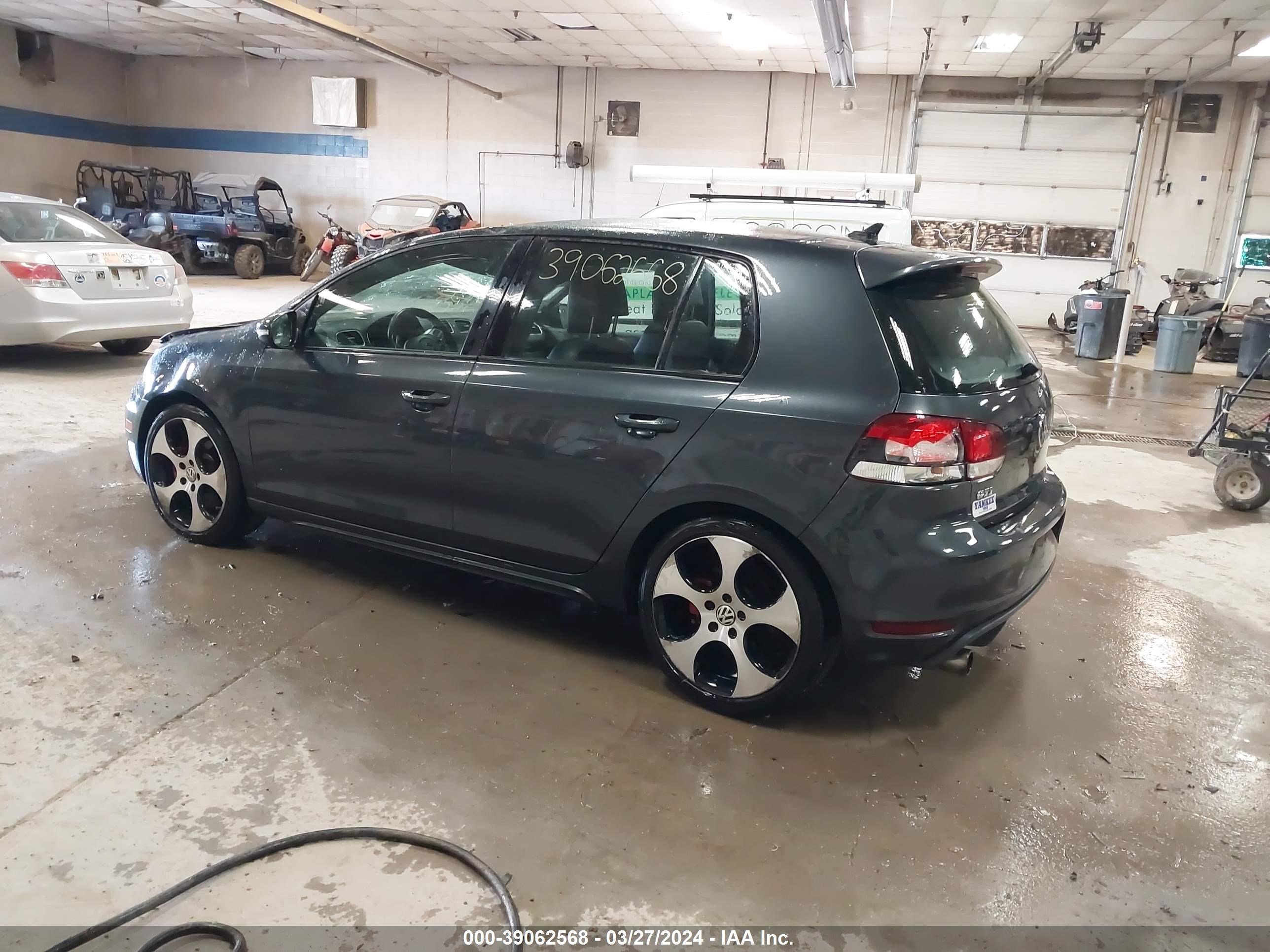 Photo 2 VIN: WVWGD7AJ9BW114310 - VOLKSWAGEN GTI 