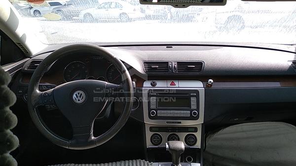 Photo 13 VIN: WVWGP23C38E069372 - VOLKSWAGEN PASSAT 