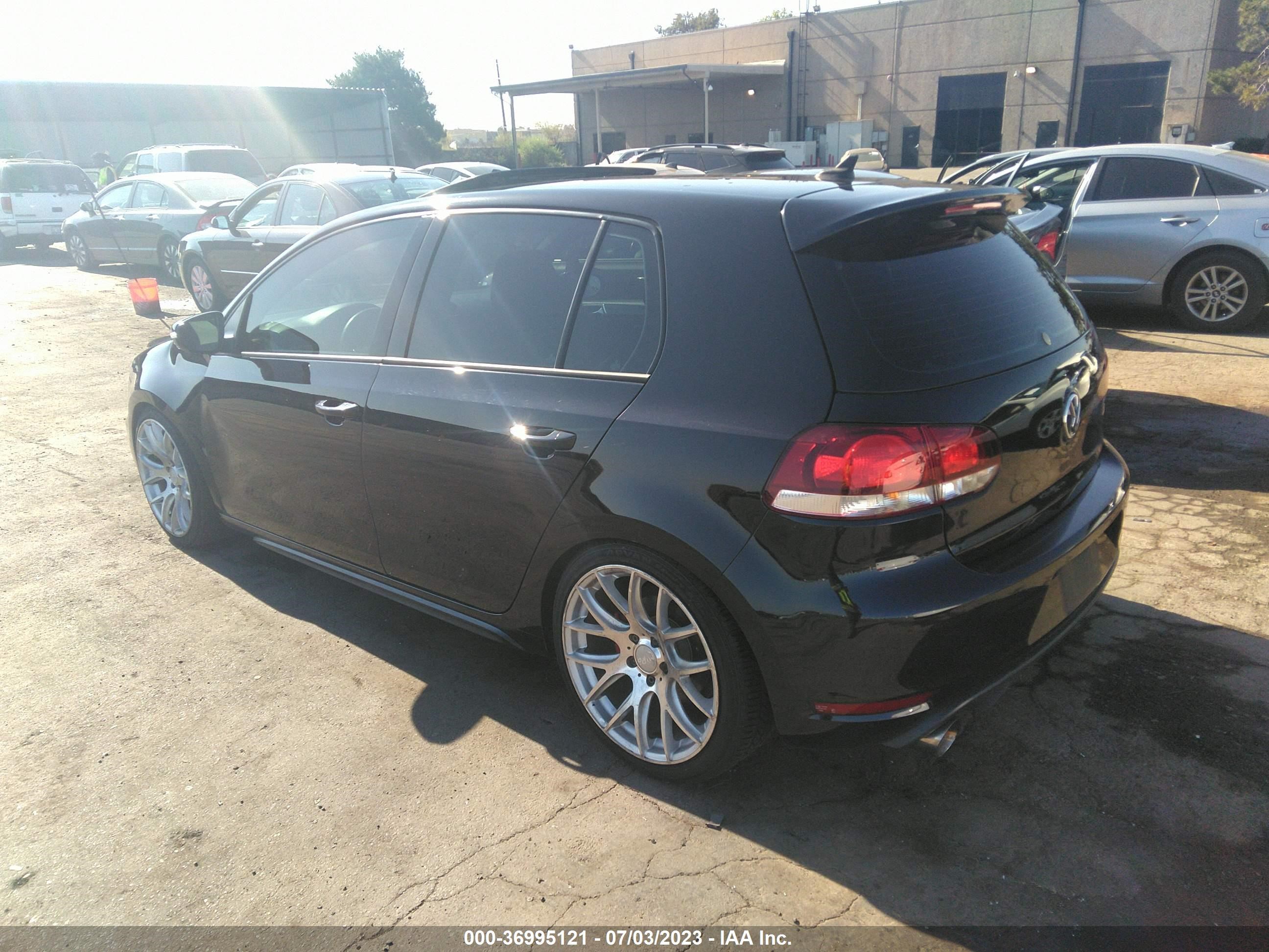 Photo 2 VIN: WVWHD7AJ2DW125141 - VOLKSWAGEN GTI 