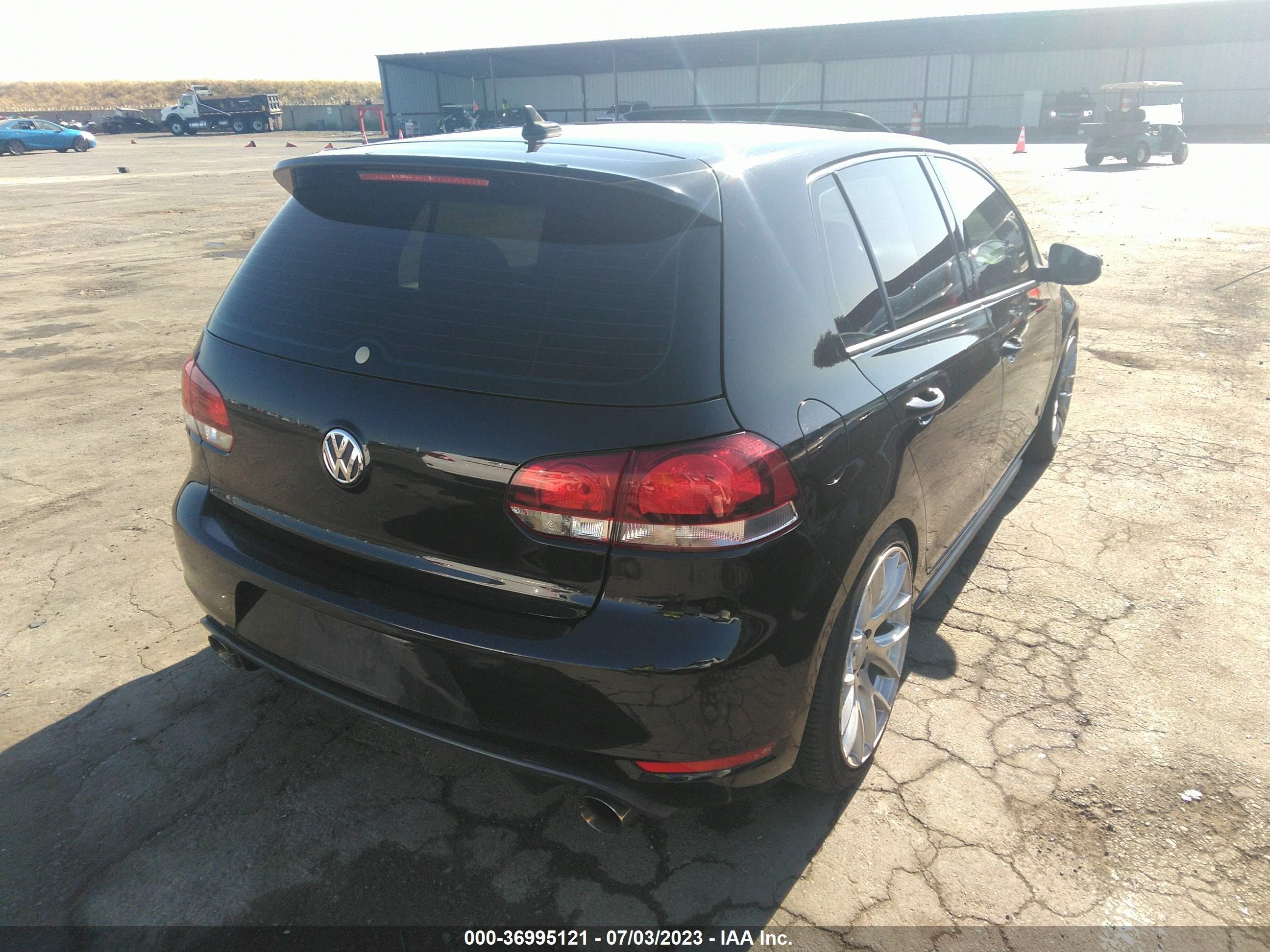 Photo 3 VIN: WVWHD7AJ2DW125141 - VOLKSWAGEN GTI 